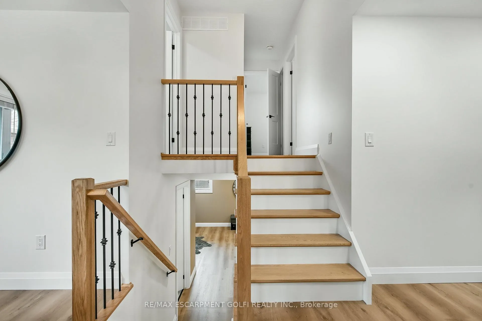 Photo 12 of 38 Pinewoods Drive, Hamilton, Stoney Creek — HOMEH