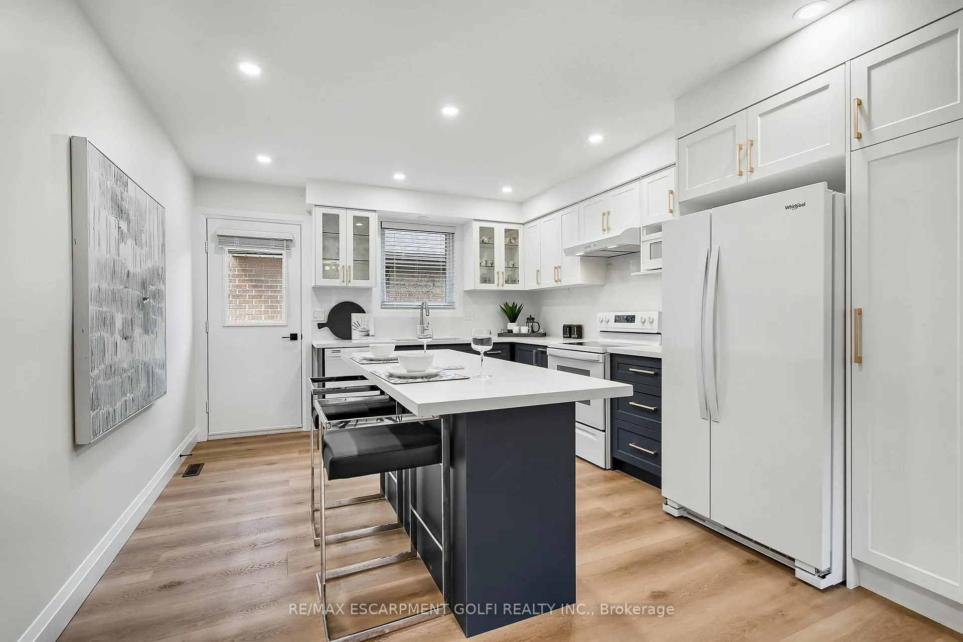 Photo 13 of 38 Pinewoods Drive, Hamilton, Stoney Creek — HOMEH