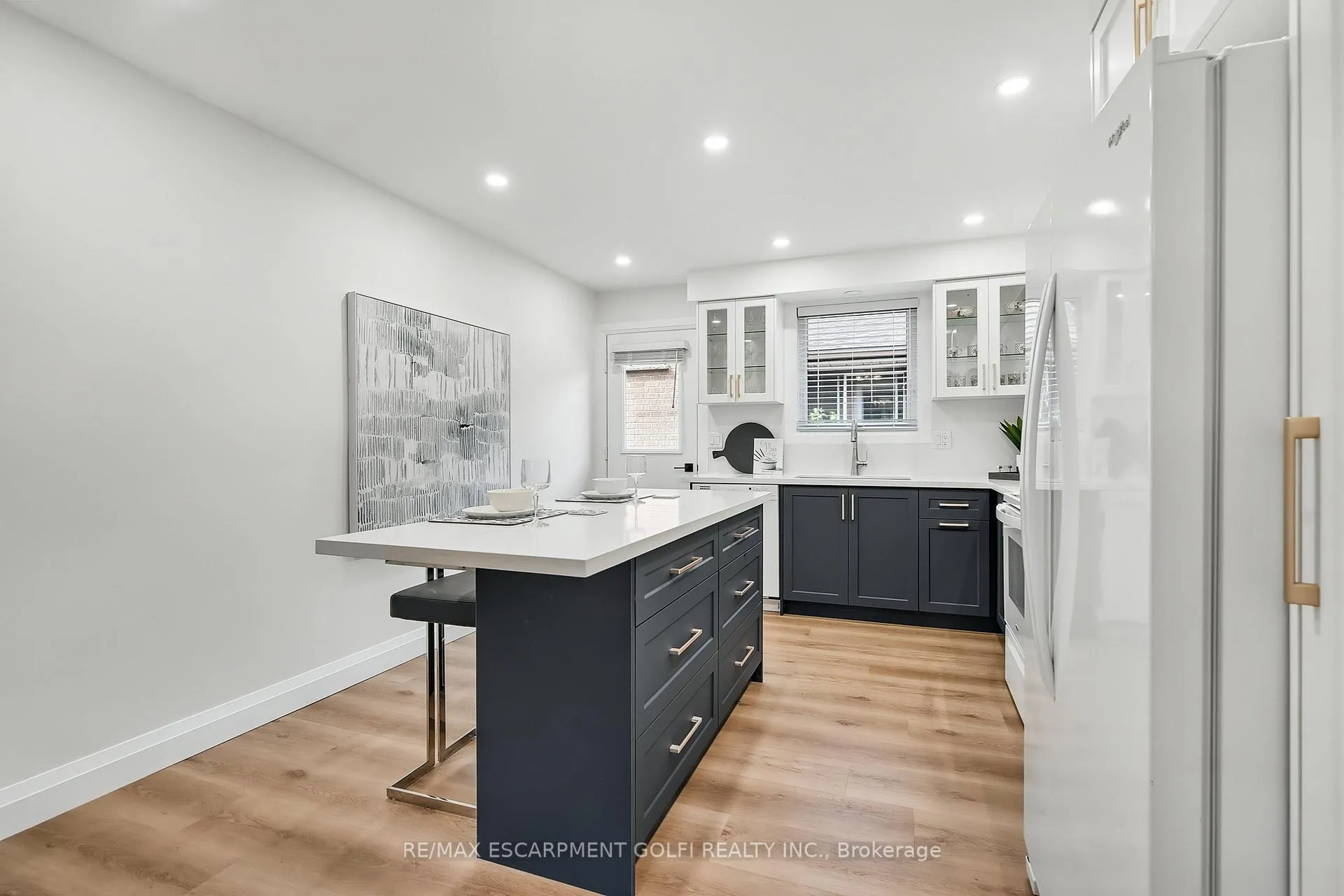 Photo 14 of 38 Pinewoods Drive, Hamilton, Stoney Creek — HOMEH