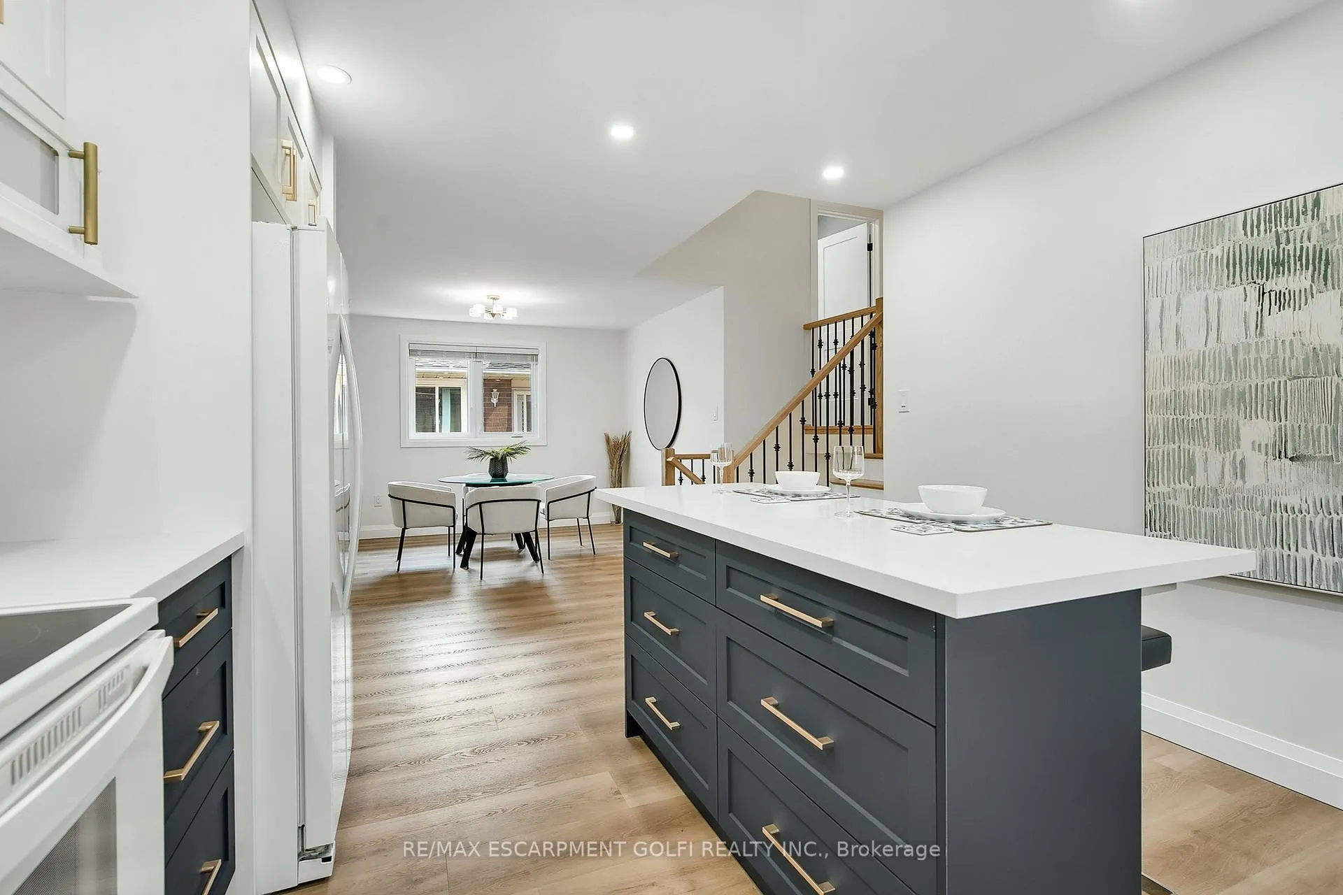 Photo 15 of 38 Pinewoods Drive, Hamilton, Stoney Creek — HOMEH