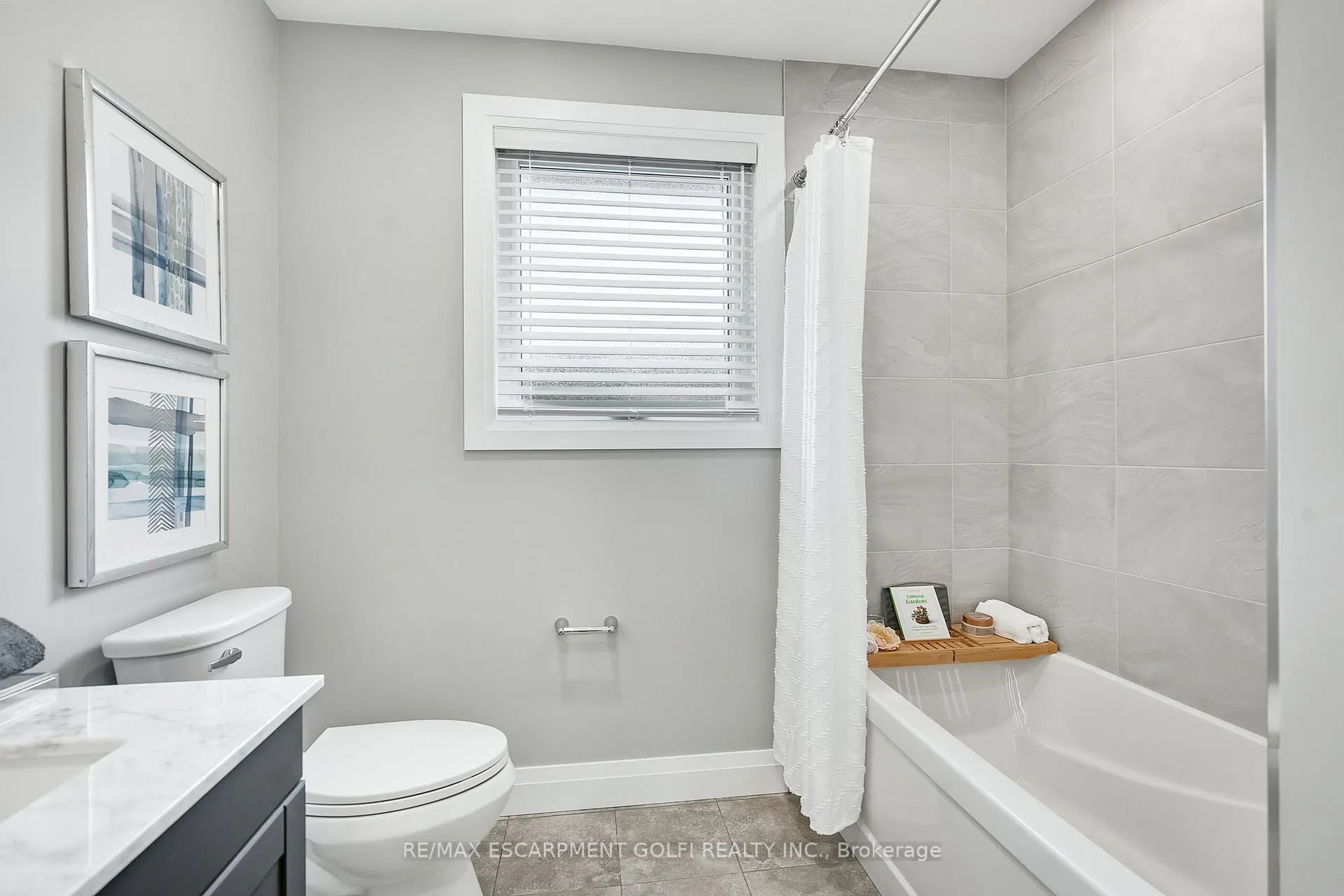 Photo 19 of 38 Pinewoods Drive, Hamilton, Stoney Creek — HOMEH