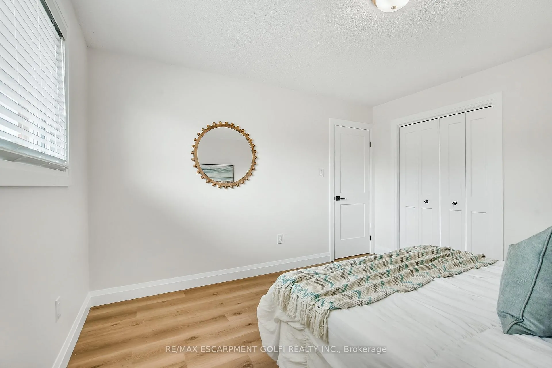 Photo 21 of 38 Pinewoods Drive, Hamilton, Stoney Creek — HOMEH