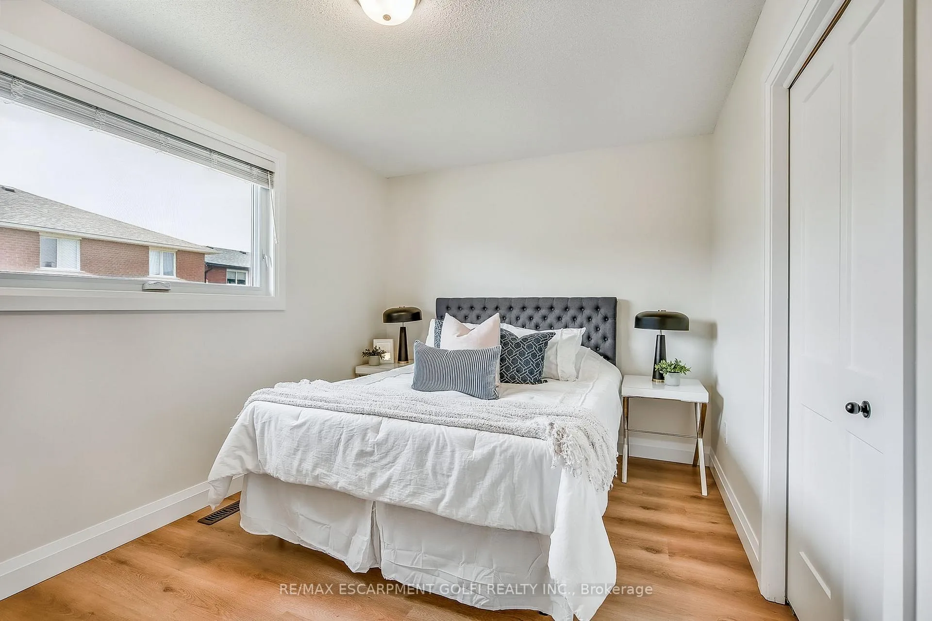 Photo 22 of 38 Pinewoods Drive, Hamilton, Stoney Creek — HOMEH