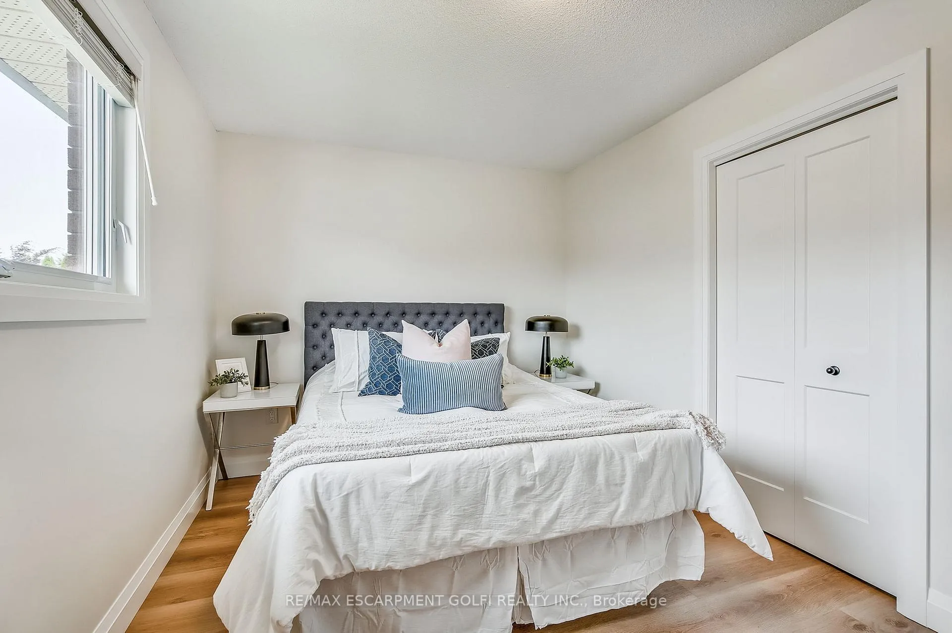 Photo 23 of 38 Pinewoods Drive, Hamilton, Stoney Creek — HOMEH