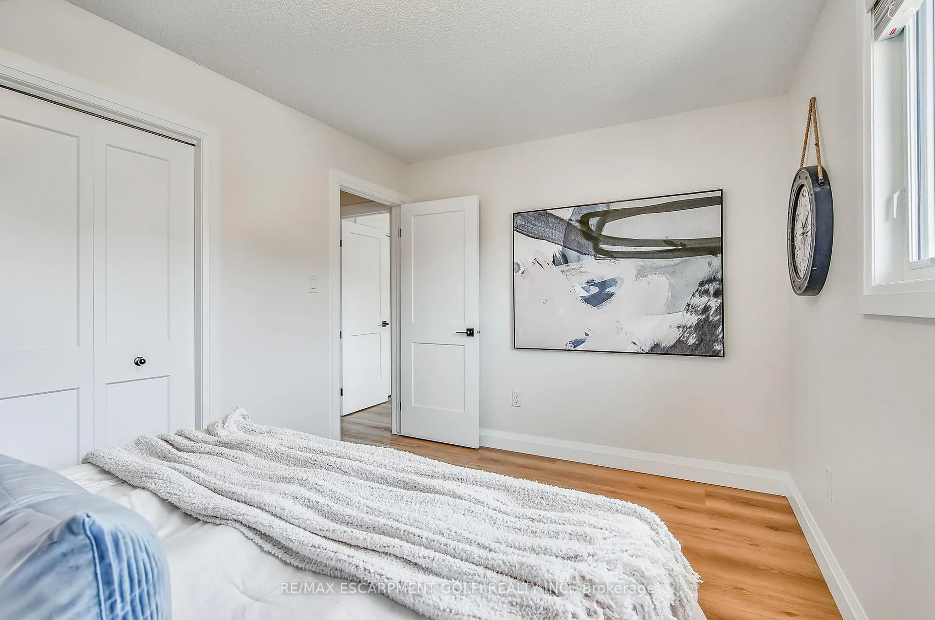 Photo 24 of 38 Pinewoods Drive, Hamilton, Stoney Creek — HOMEH