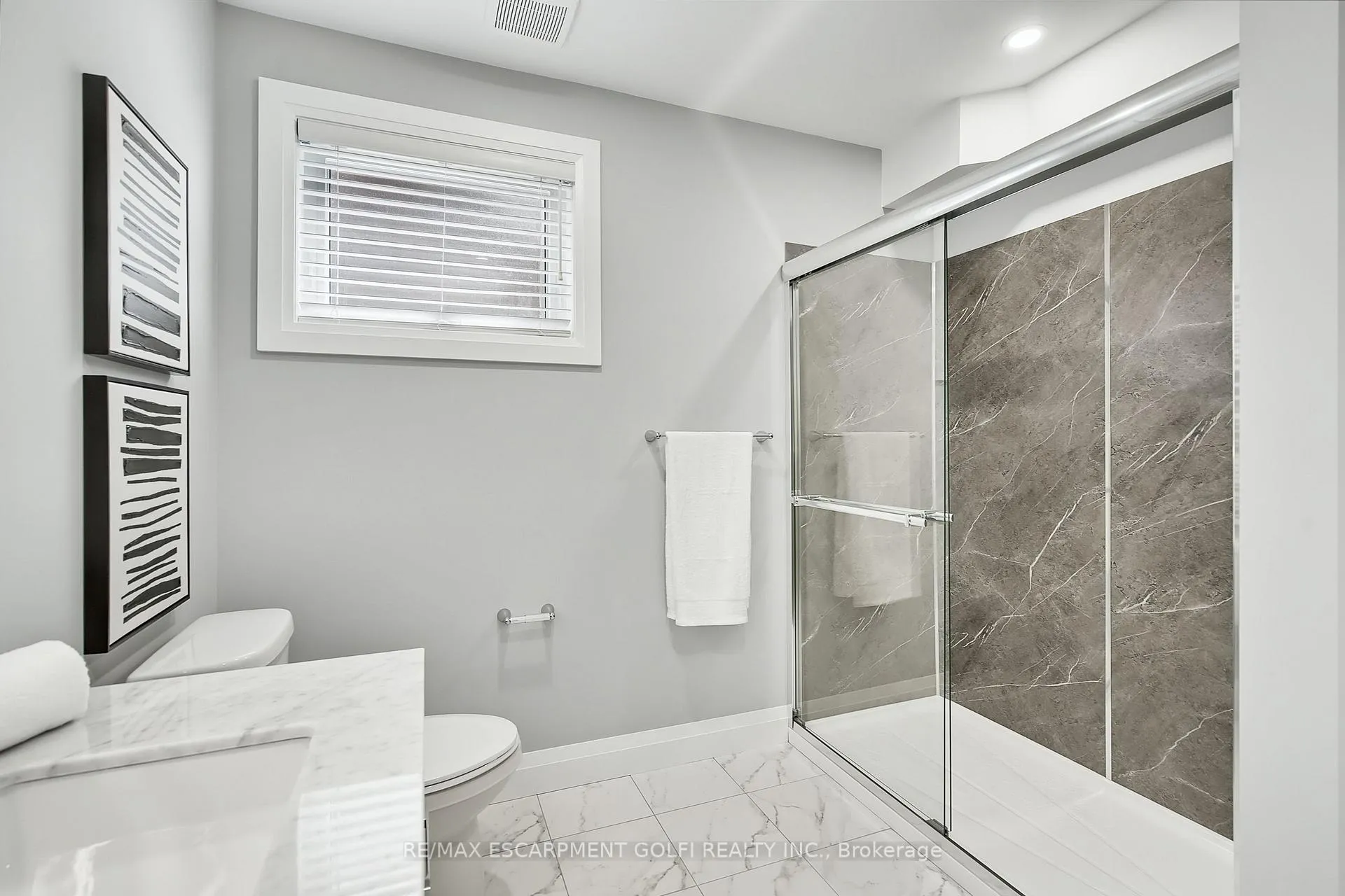 Photo 26 of 38 Pinewoods Drive, Hamilton, Stoney Creek — HOMEH