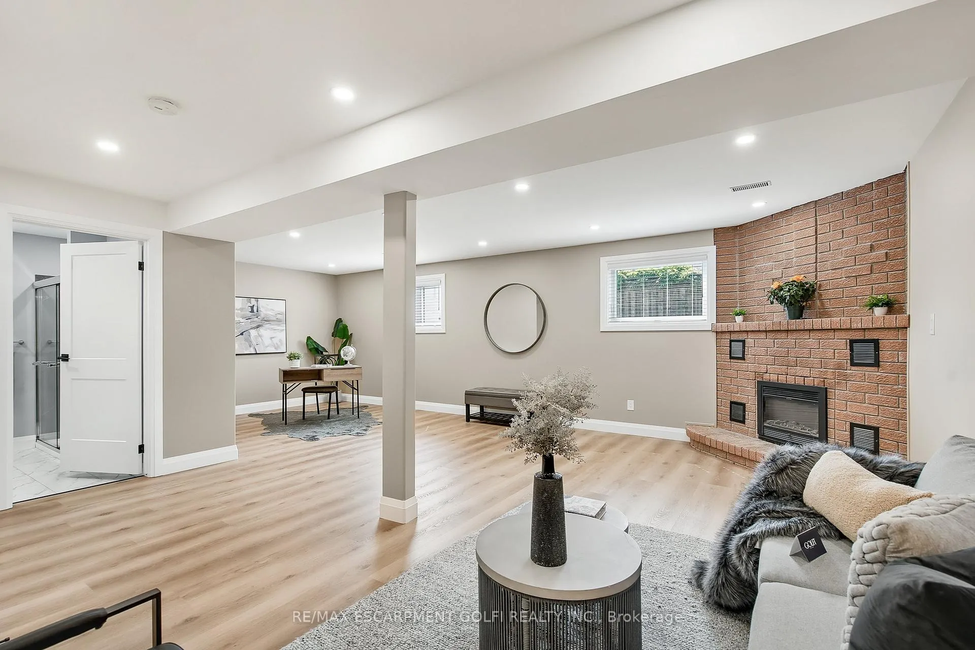 Photo 29 of 38 Pinewoods Drive, Hamilton, Stoney Creek — HOMEH