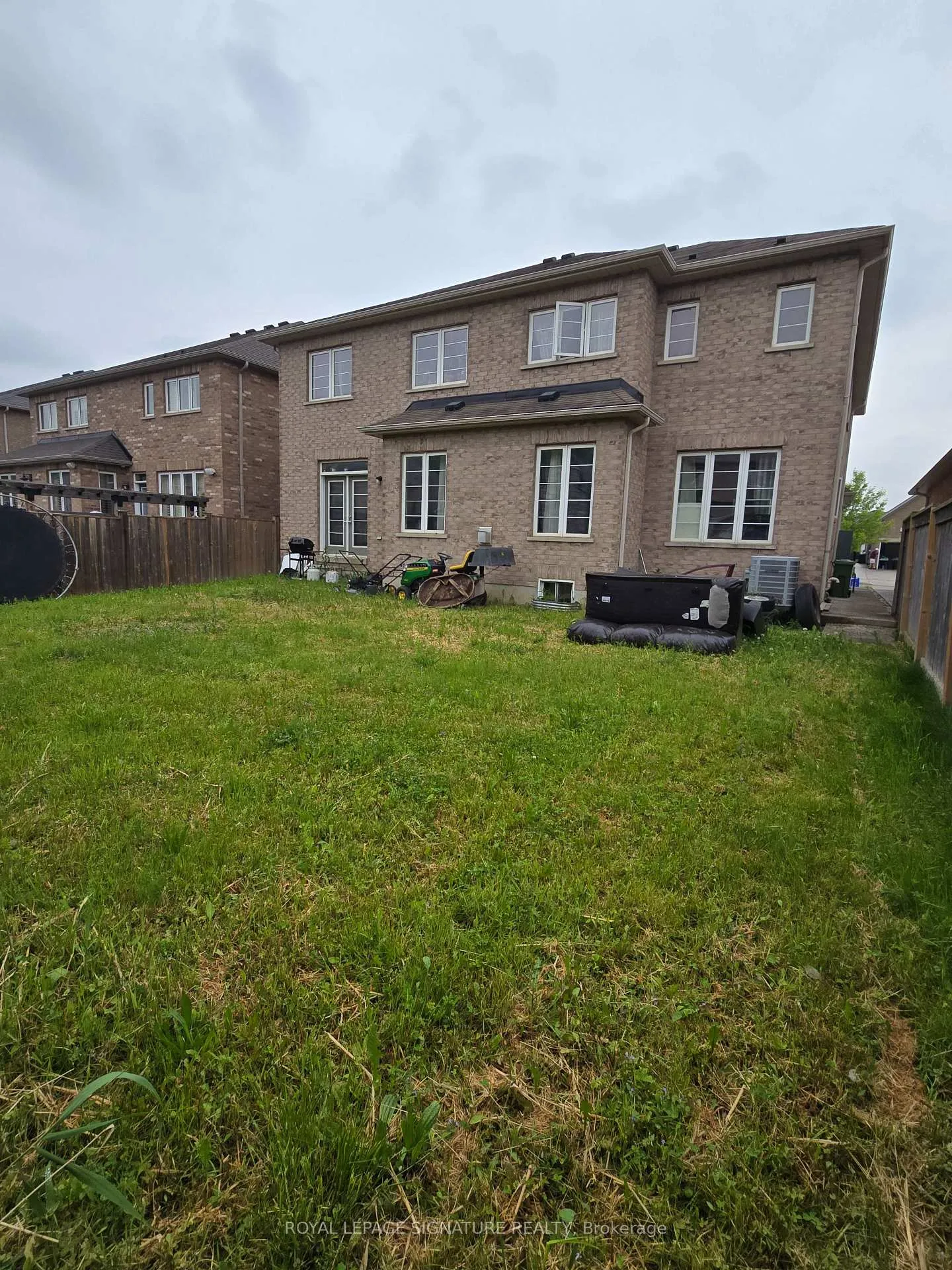 Photo 4 of 7 Henderson Street, Hamilton, Ancaster — HOMEH