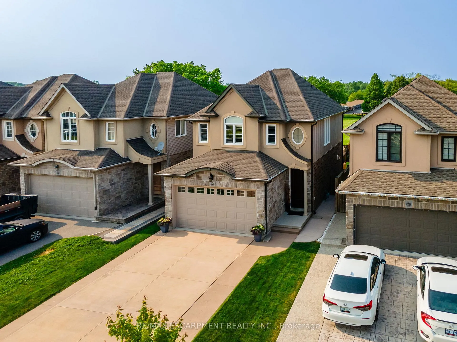 Photo 2 of 8673 Jennifer Crescent, Niagara Falls, Forestview — HOMEH