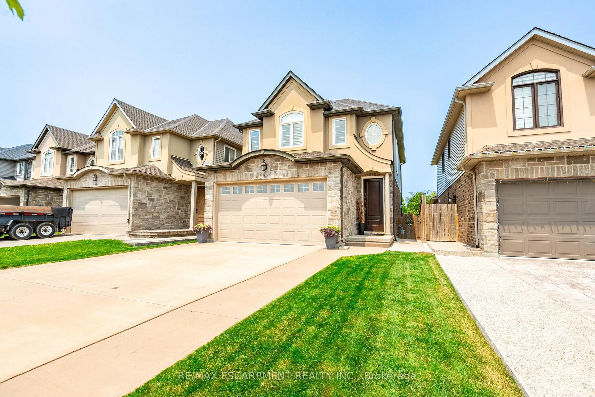 Photo 4 of 8673 Jennifer Crescent, Niagara Falls, Forestview — HOMEH
