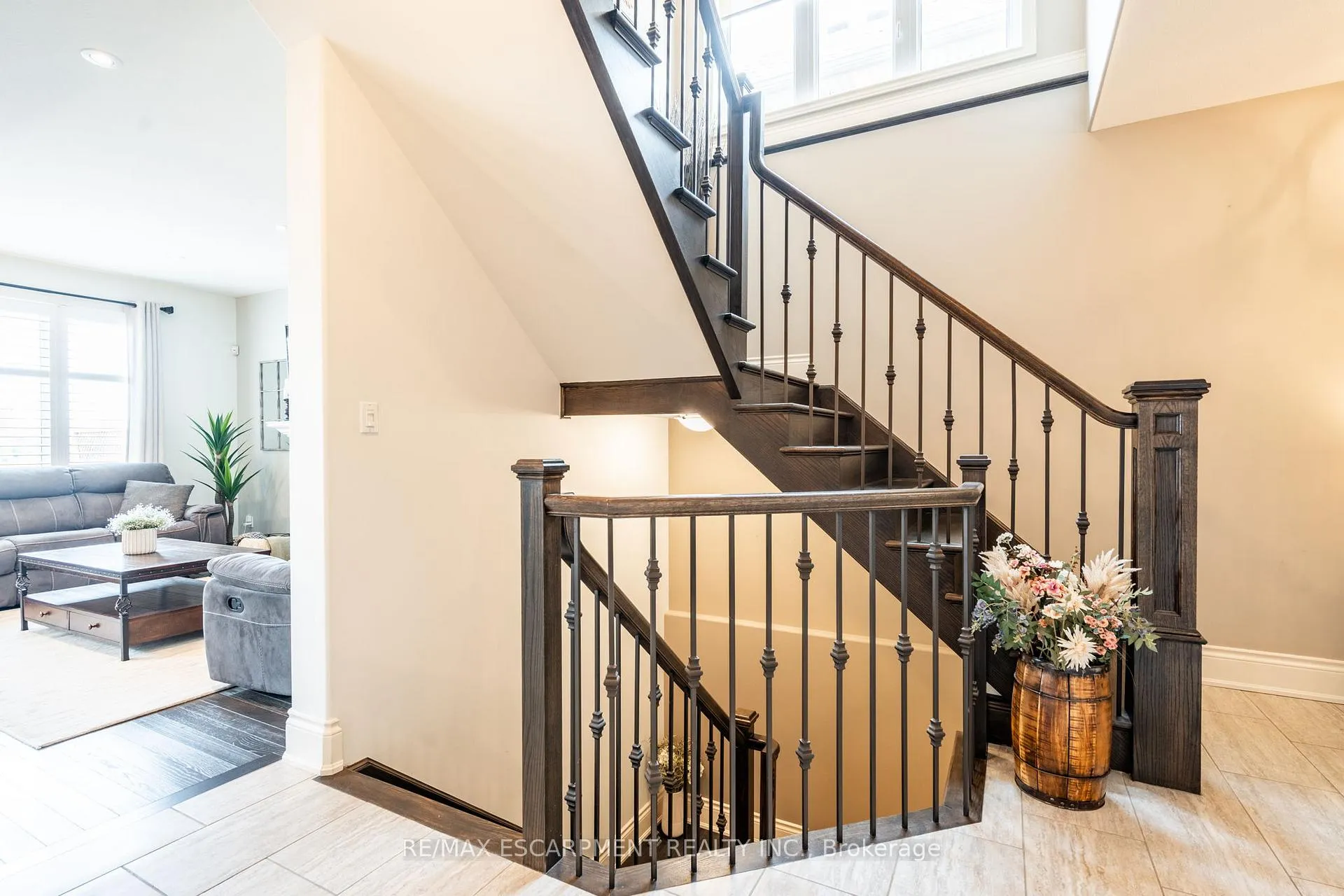 Photo 6 of 8673 Jennifer Crescent, Niagara Falls, Forestview — HOMEH