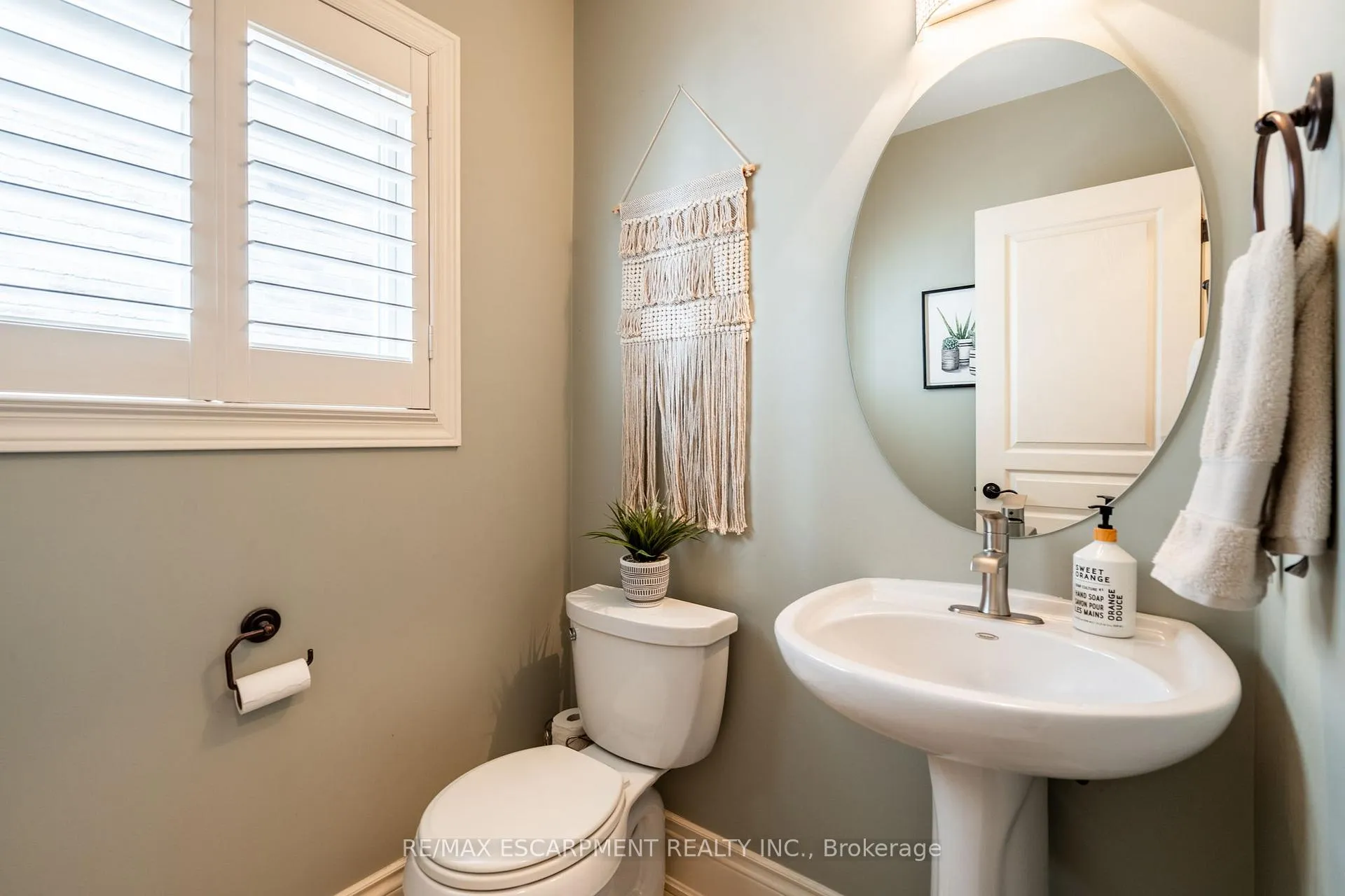 Photo 12 of 8673 Jennifer Crescent, Niagara Falls, Forestview — HOMEH