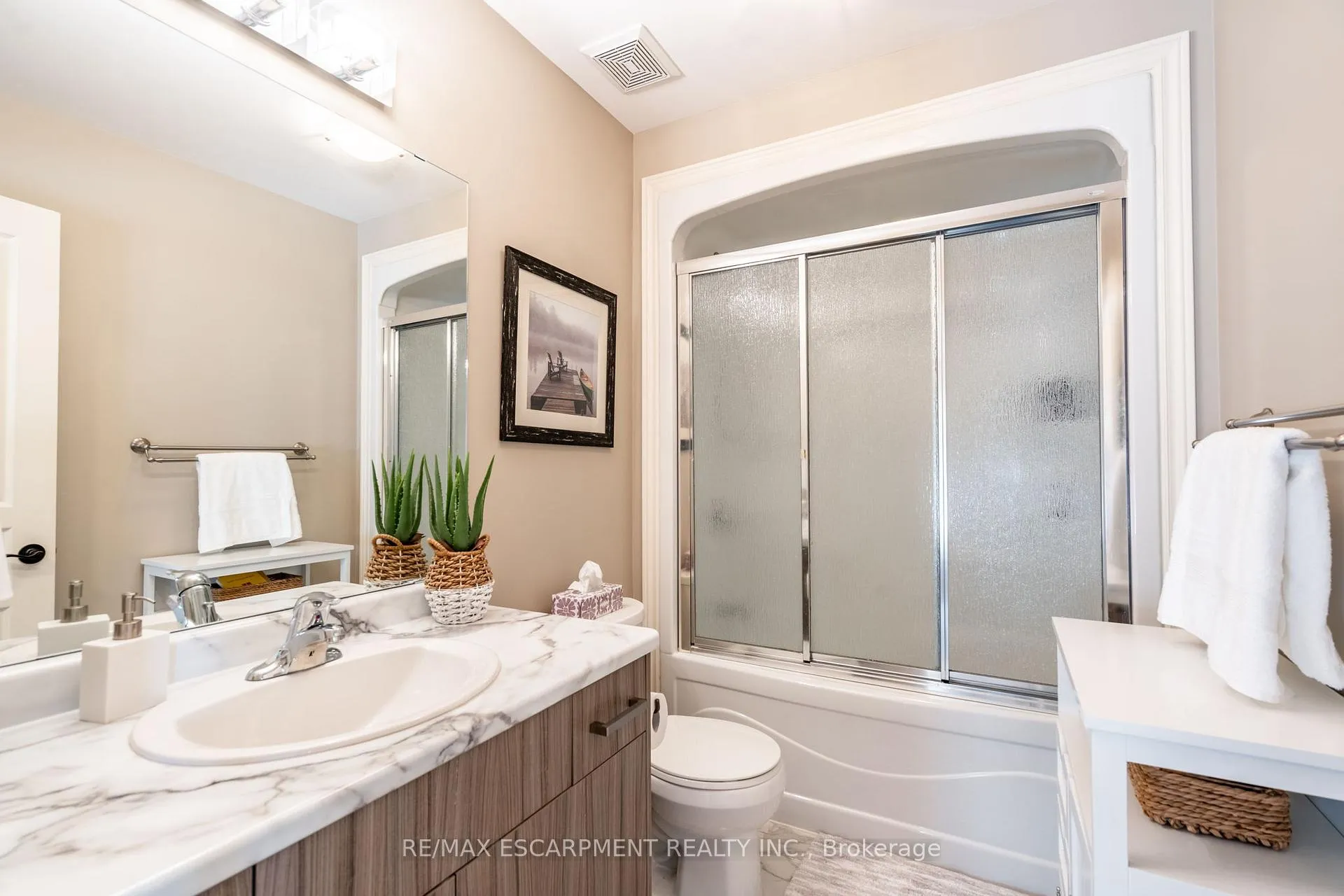 Photo 15 of 8673 Jennifer Crescent, Niagara Falls, Forestview — HOMEH