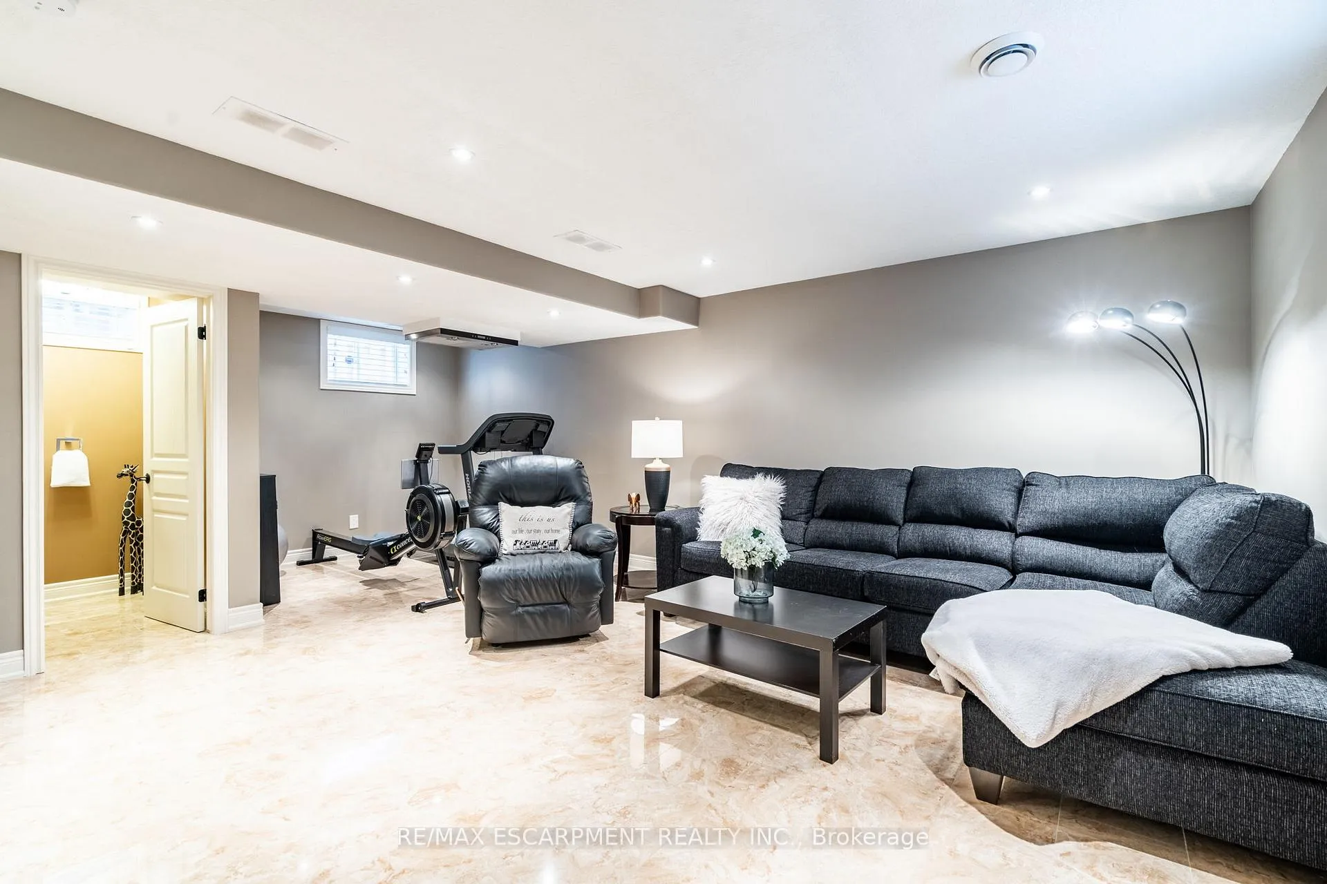 Photo 24 of 8673 Jennifer Crescent, Niagara Falls, Forestview — HOMEH