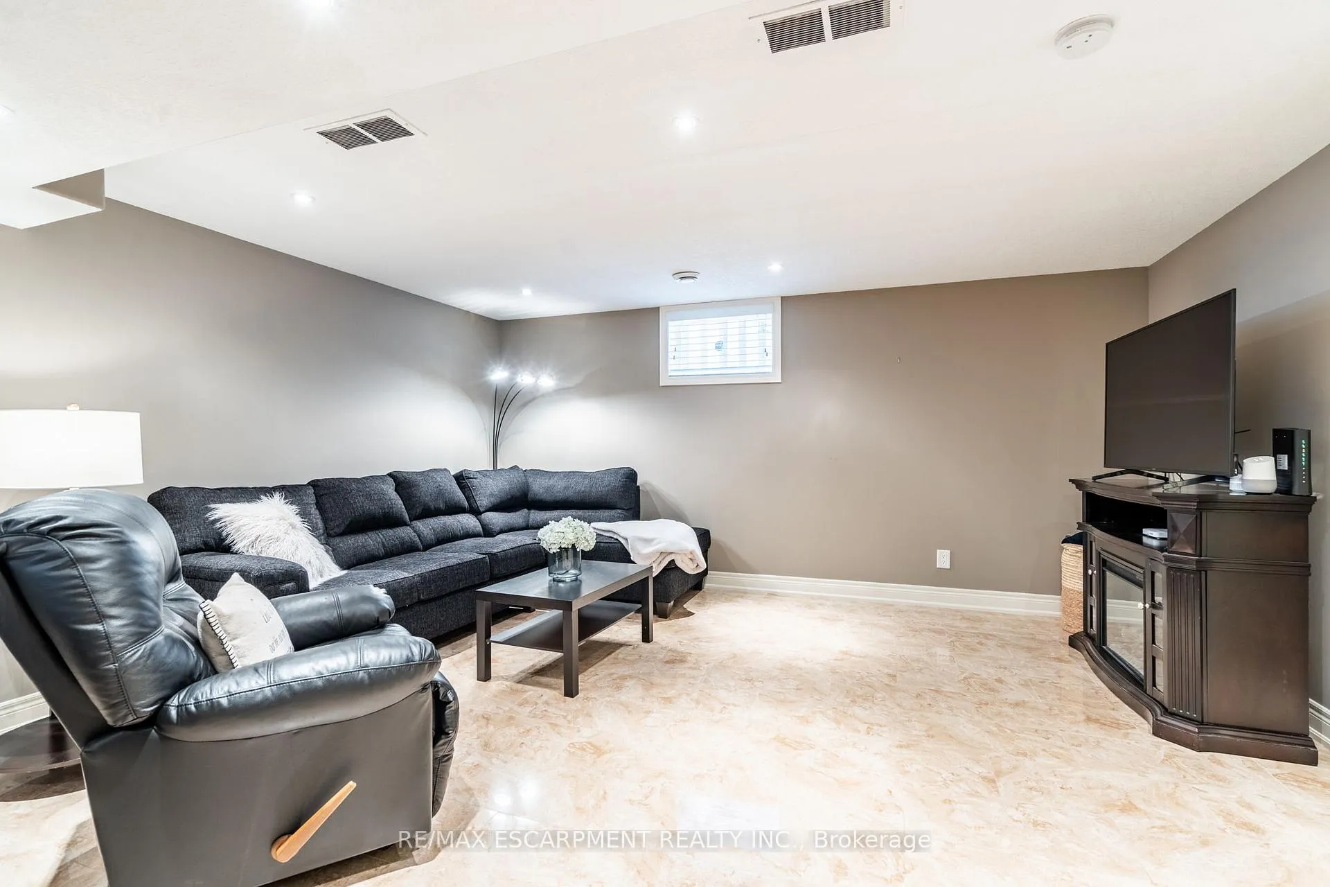 Photo 25 of 8673 Jennifer Crescent, Niagara Falls, Forestview — HOMEH