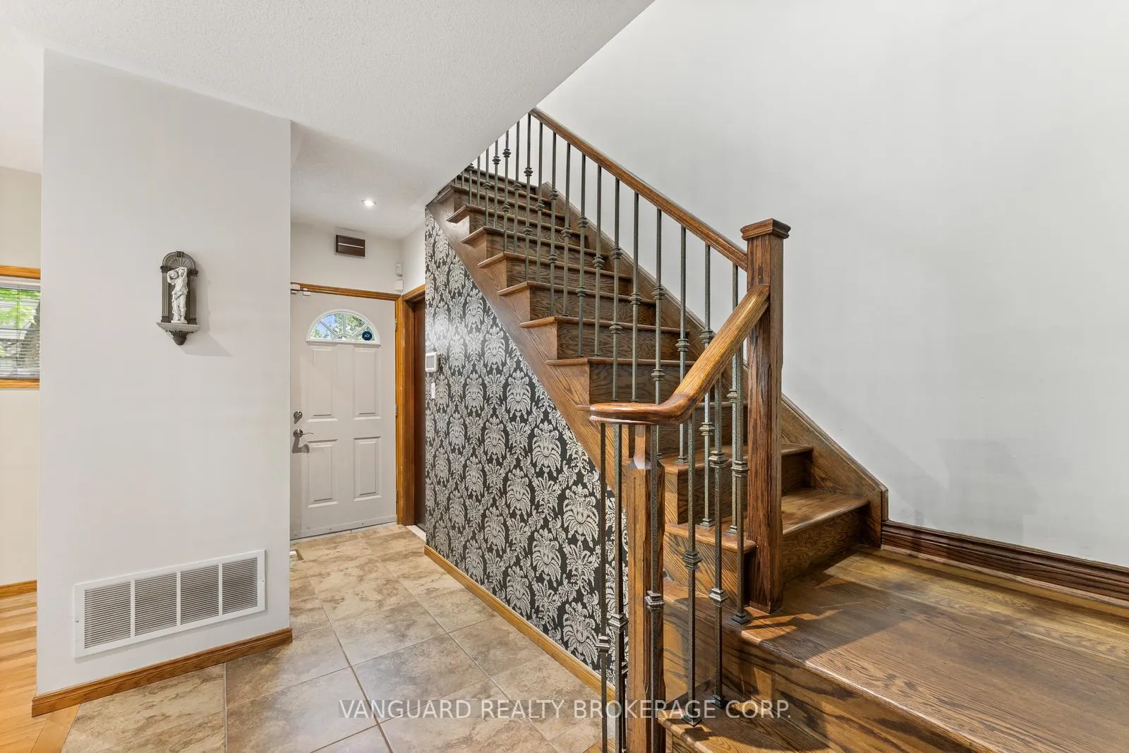 Photo 23 of 108 Queen Street S, New Tecumseth, Tottenham — HOMEH