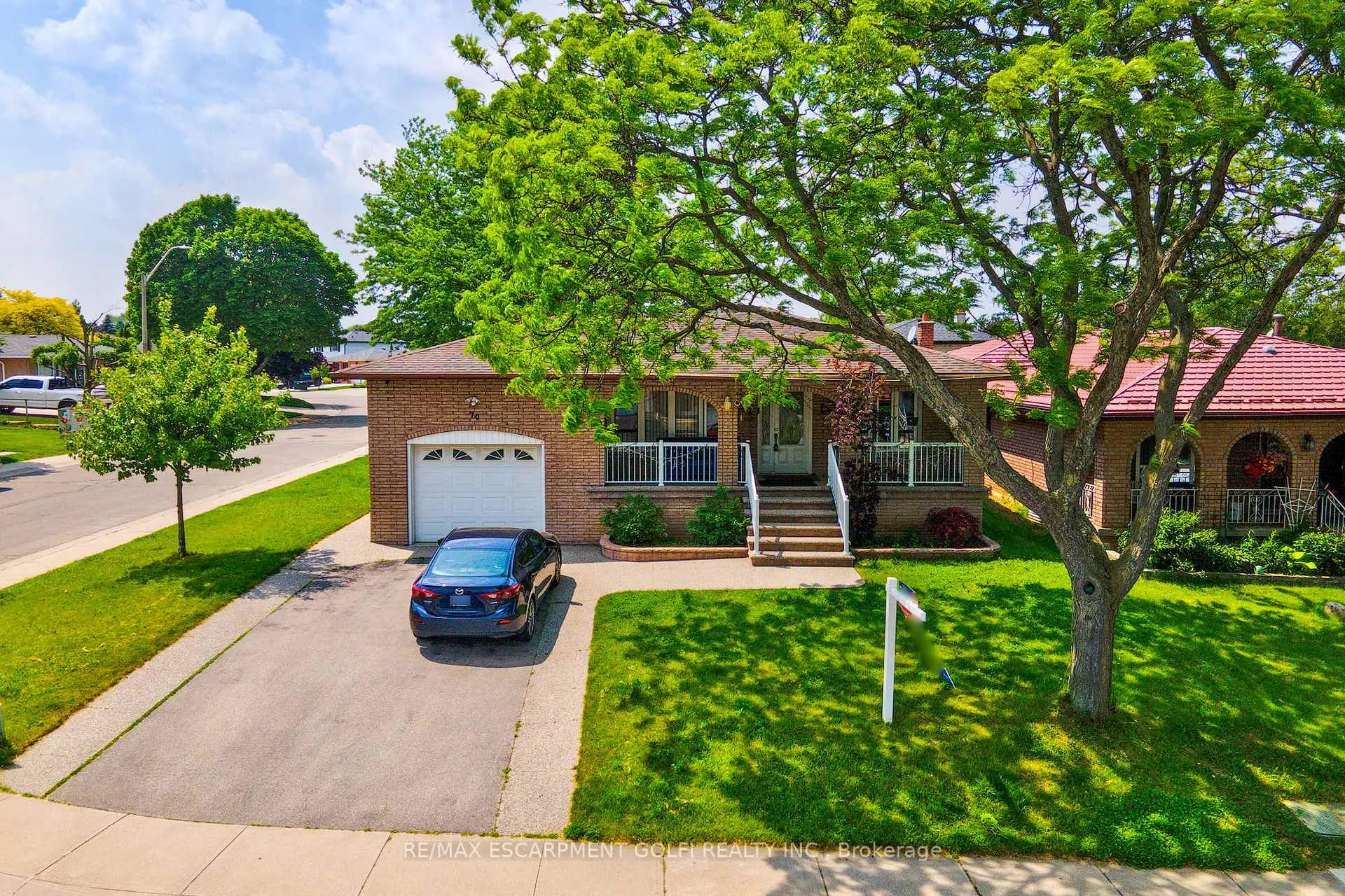 Photo 2 of 70 Golfwood Drive, Hamilton, Gurnett — HOMEH