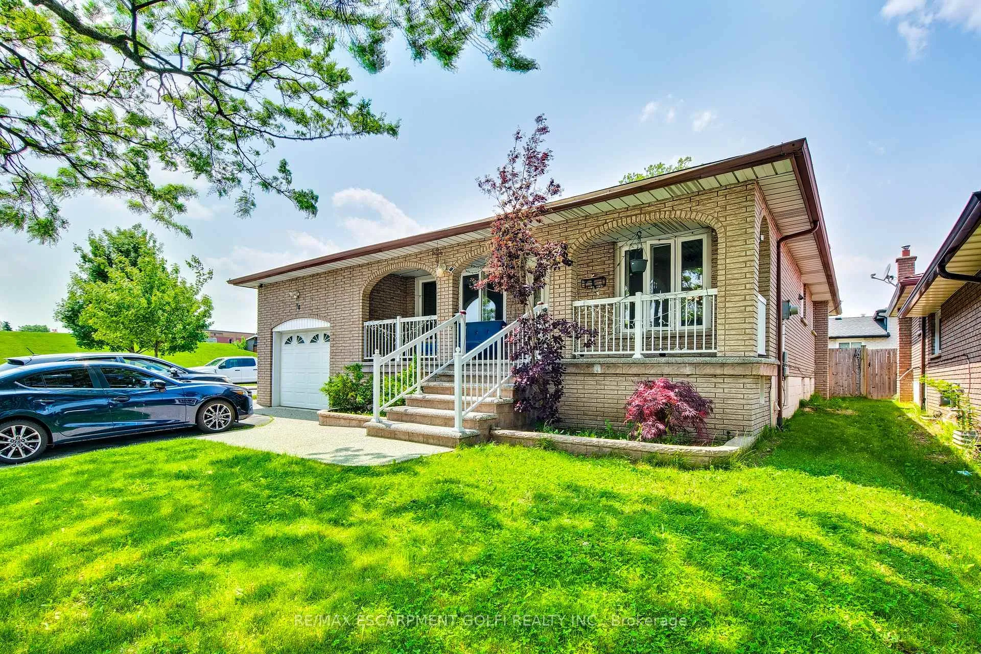 Photo 3 of 70 Golfwood Drive, Hamilton, Gurnett — HOMEH