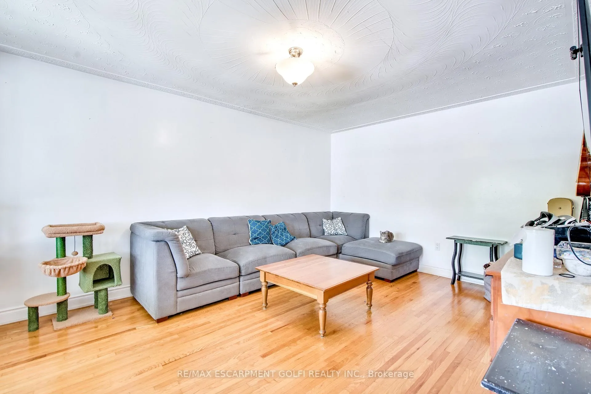 Photo 8 of 70 Golfwood Drive, Hamilton, Gurnett — HOMEH