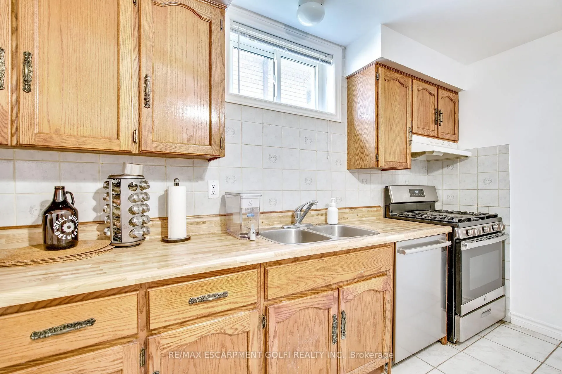 Photo 28 of 70 Golfwood Drive, Hamilton, Gurnett — HOMEH