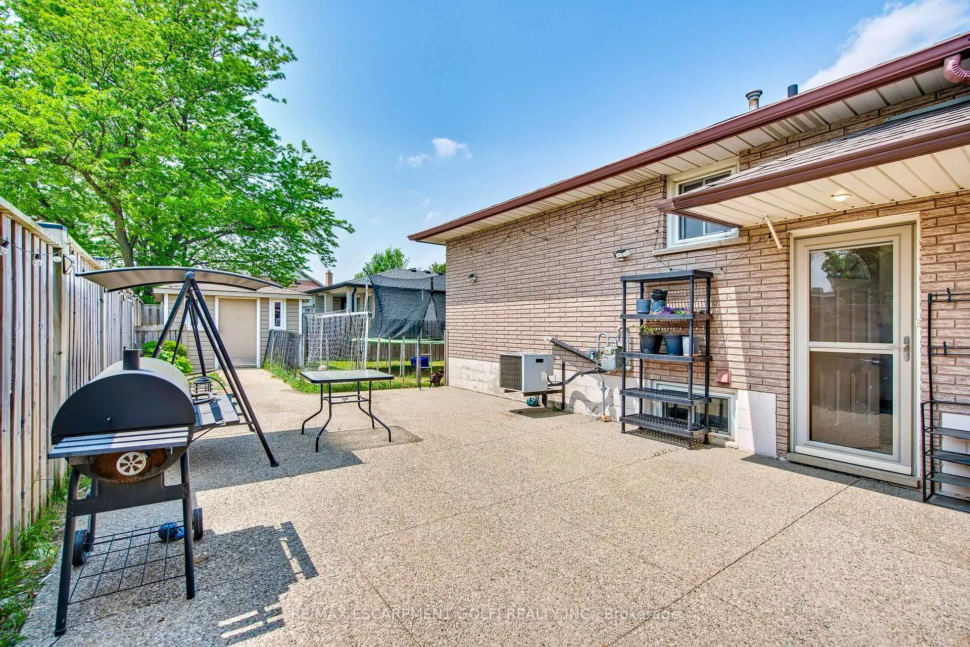 Photo 33 of 70 Golfwood Drive, Hamilton, Gurnett — HOMEH