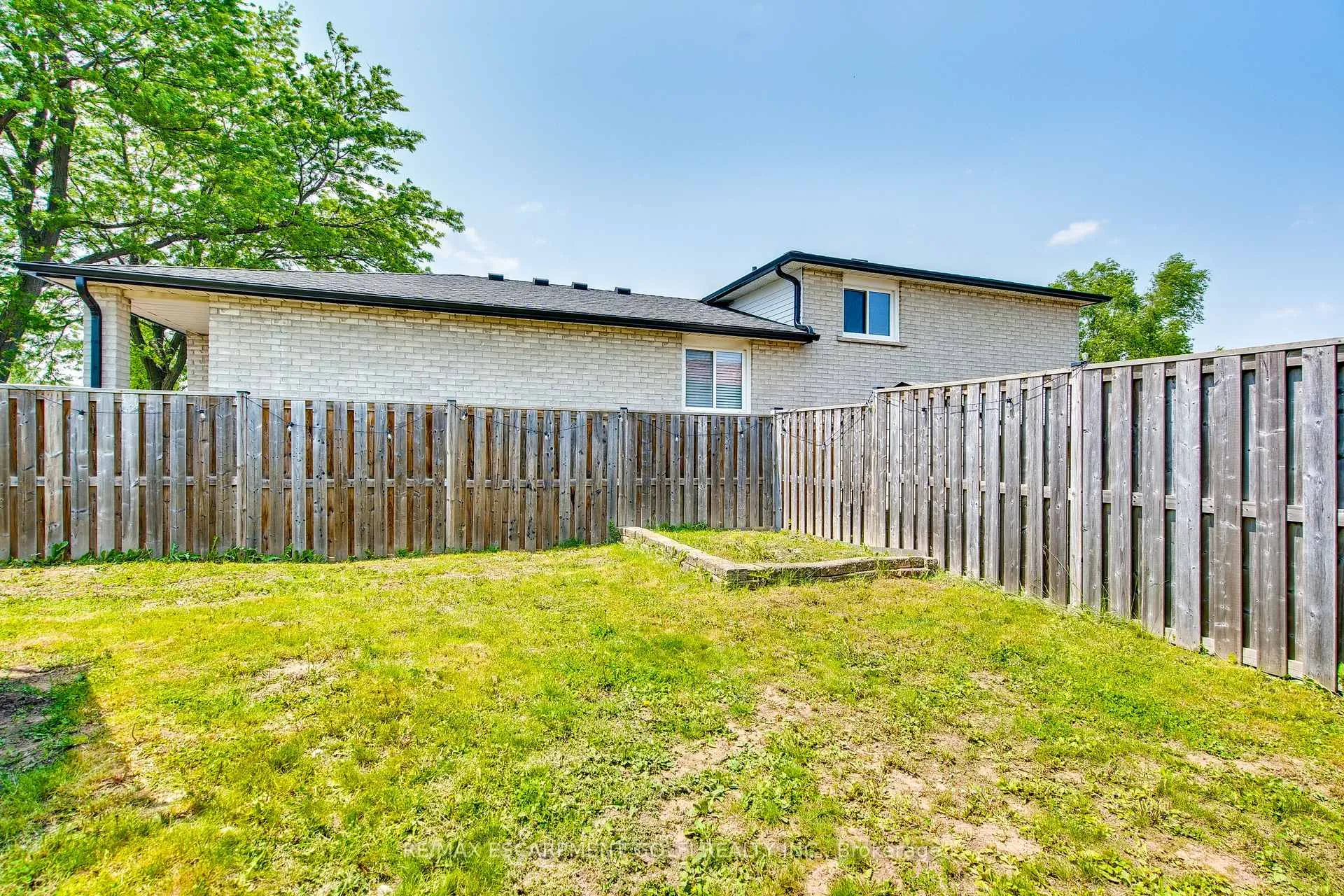 Photo 37 of 70 Golfwood Drive, Hamilton, Gurnett — HOMEH