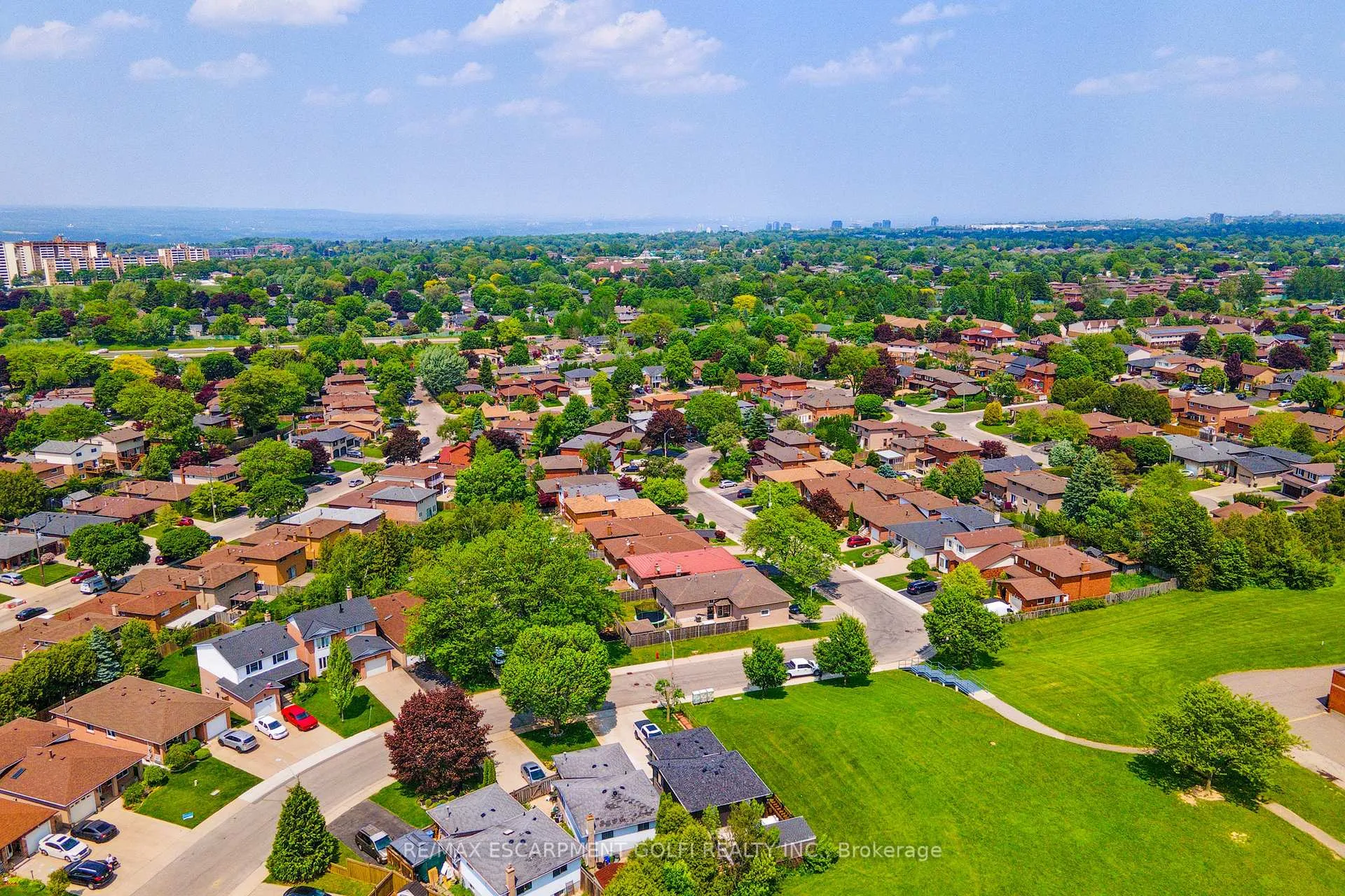 Photo 40 of 70 Golfwood Drive, Hamilton, Gurnett — HOMEH