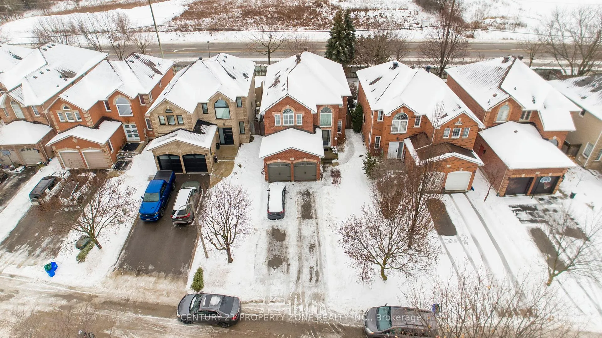 Photo 2 of 33 Early Street, Halton Hills, Georgetown — HOMEH