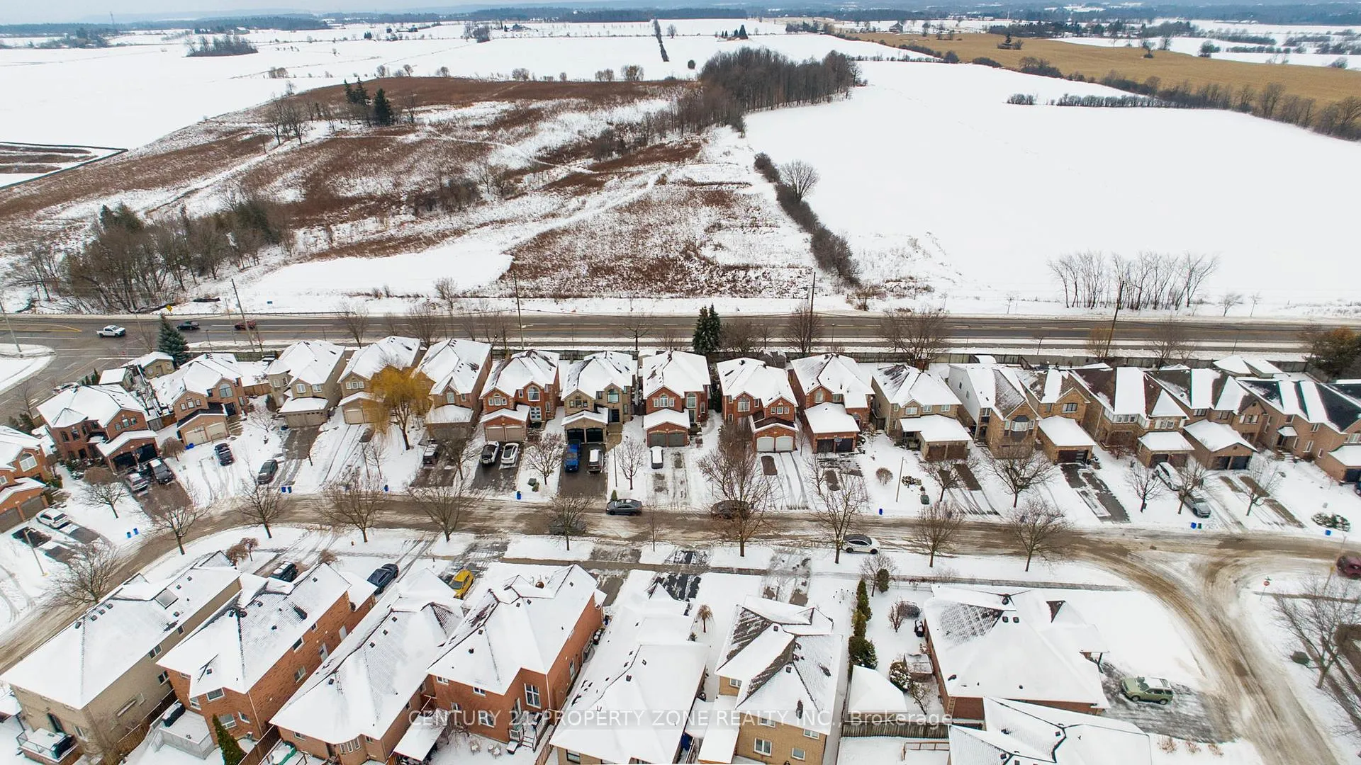 Photo 3 of 33 Early Street, Halton Hills, Georgetown — HOMEH