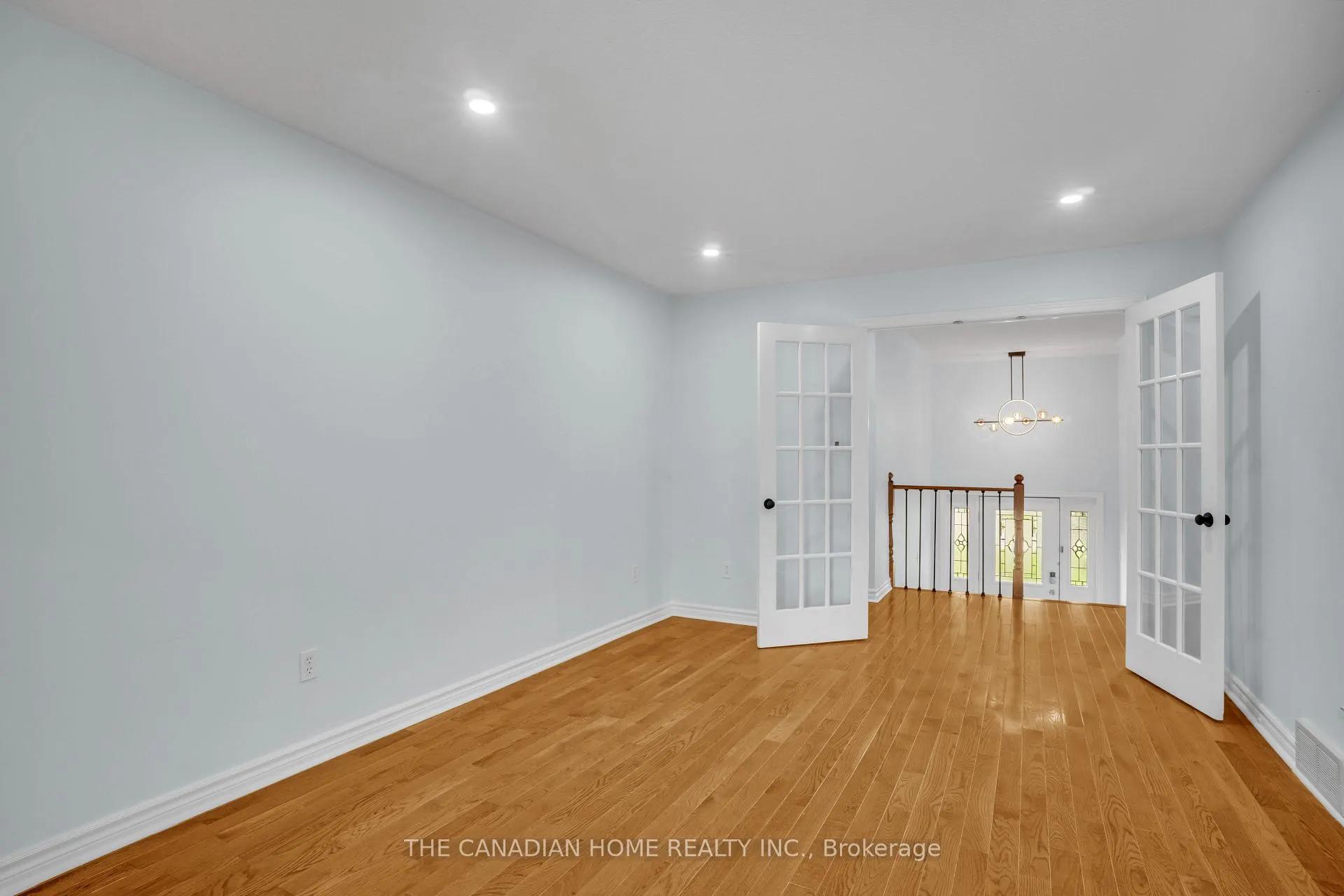 Photo 5 of 8171 Marcon Street, Niagara Falls, Ascot — HOMEH