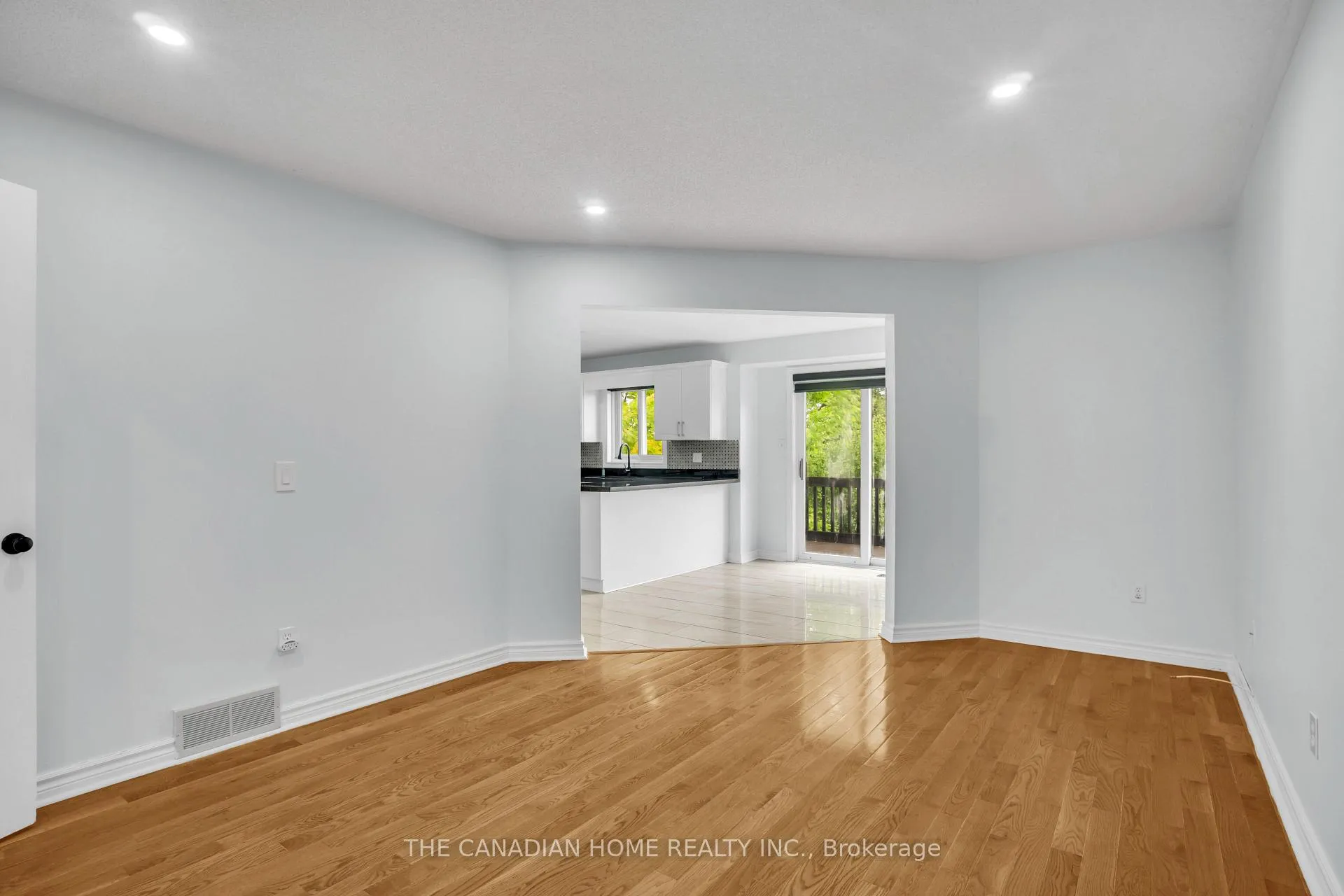 Photo 6 of 8171 Marcon Street, Niagara Falls, Ascot — HOMEH