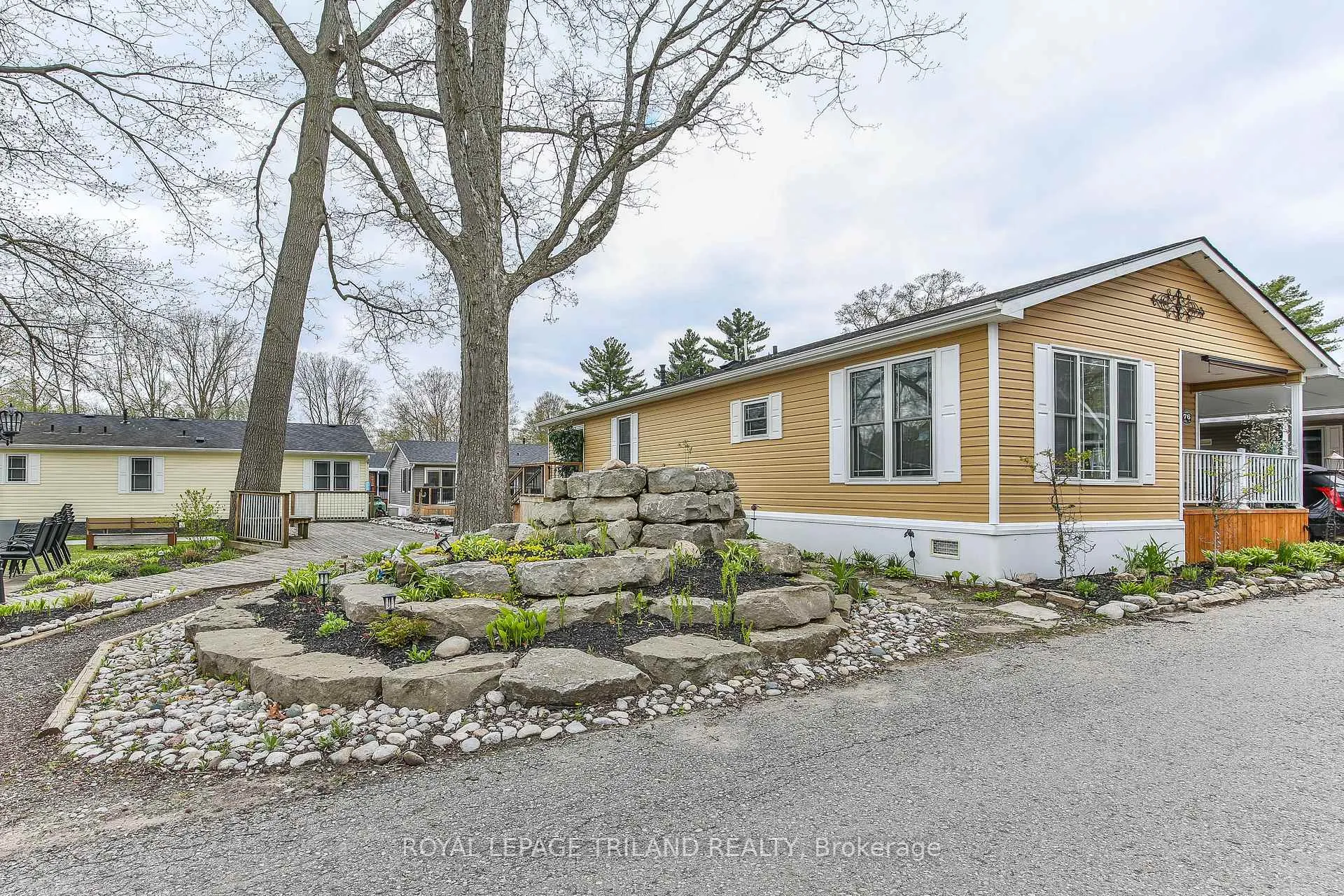 Photo 4 of Unit 76, 22790 Amiens Road, Middlesex Centre, Komoka — HOMEH
