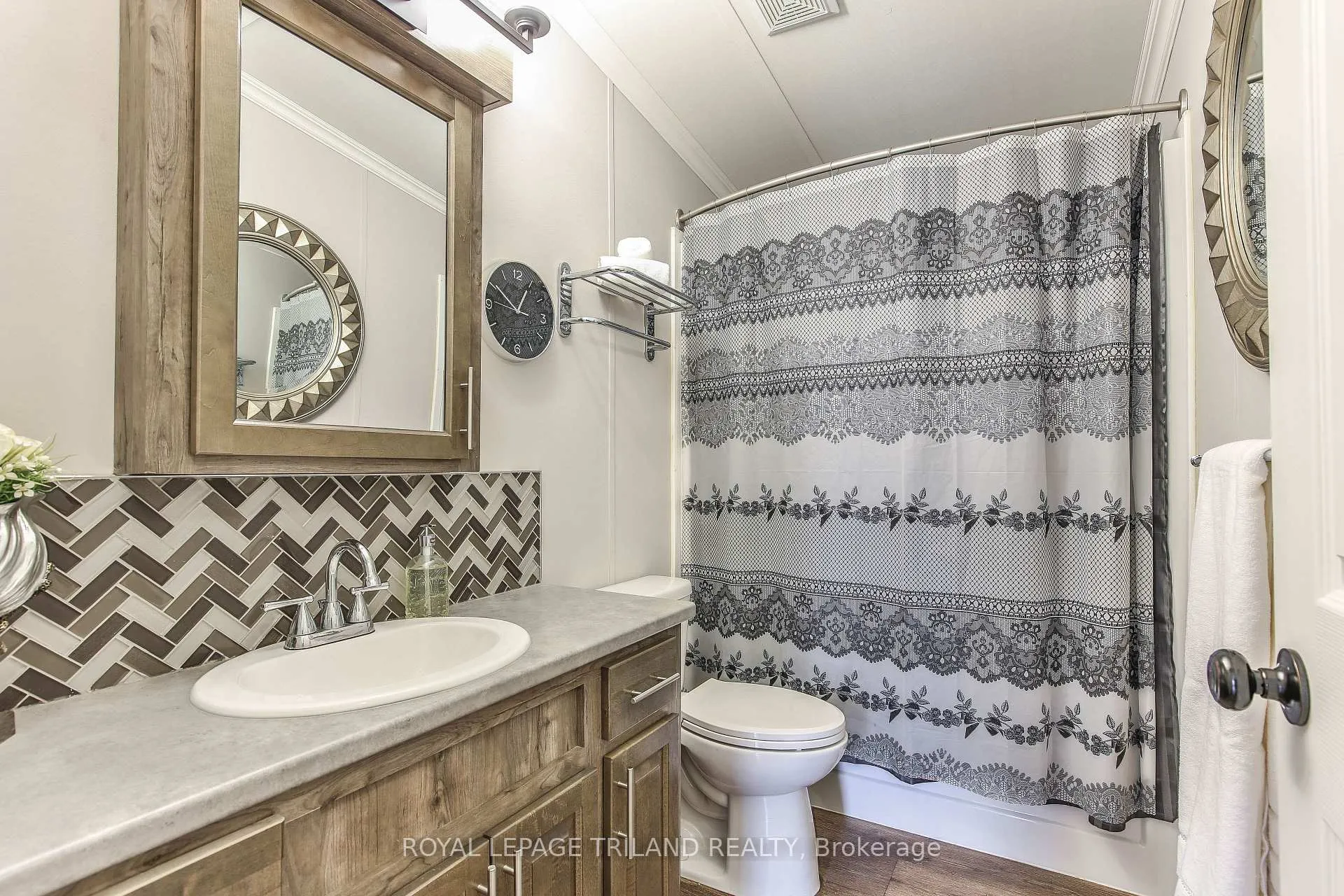 Photo 27 of Unit 76, 22790 Amiens Road, Middlesex Centre, Komoka — HOMEH