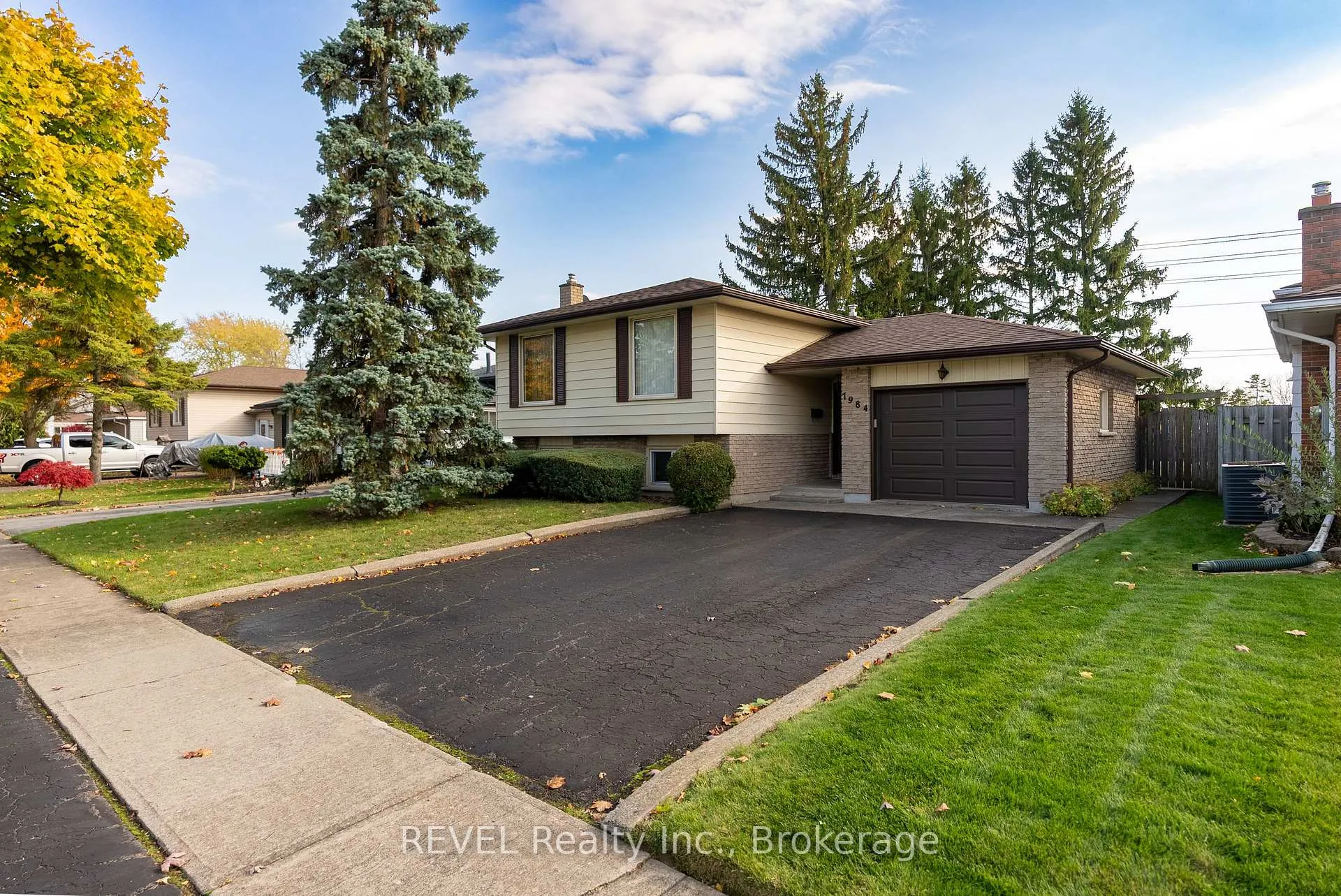 Photo 1 of 7984 Thorton Street, Niagara Falls, Ascot — HOMEH