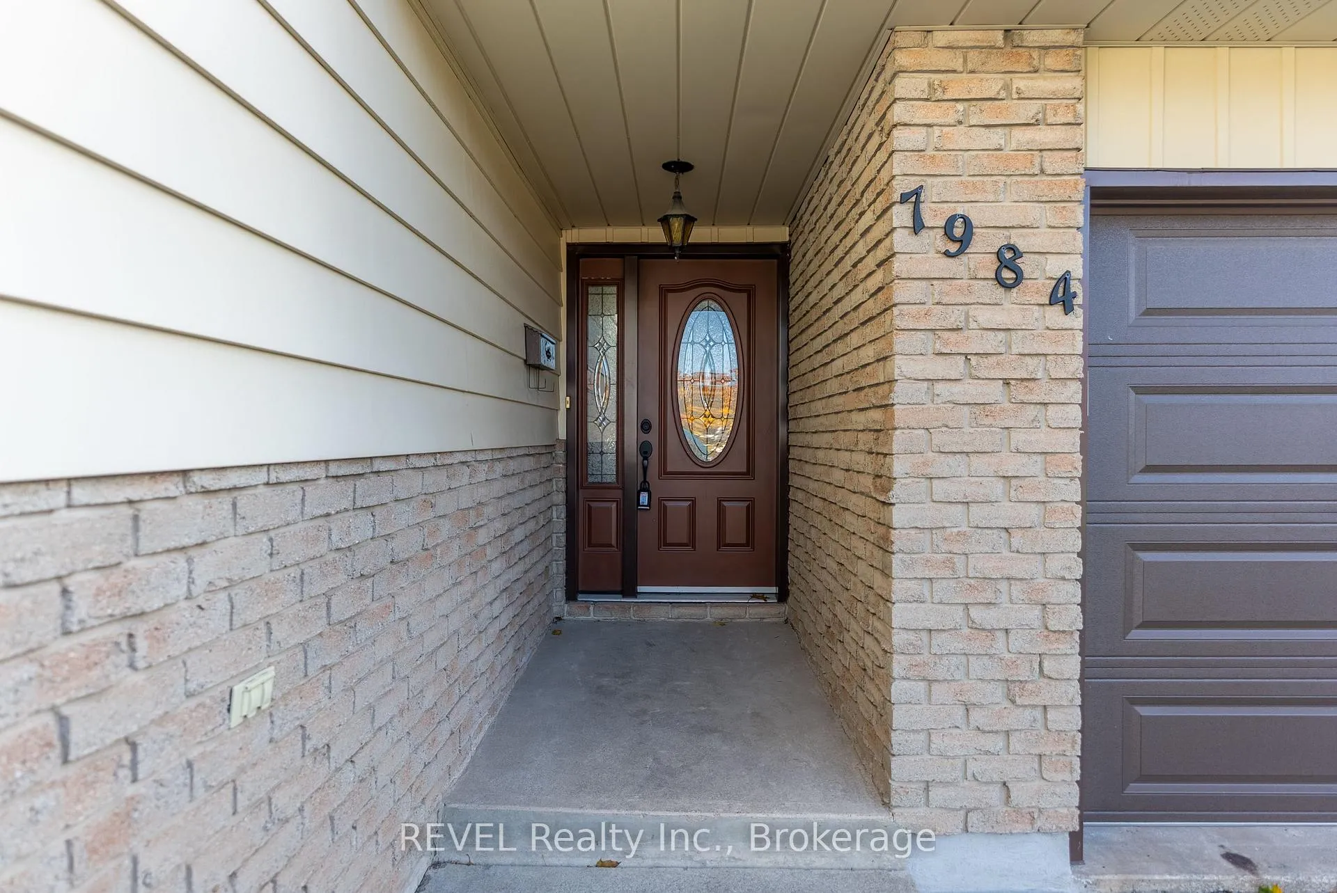 Photo 3 of 7984 Thorton Street, Niagara Falls, Ascot — HOMEH