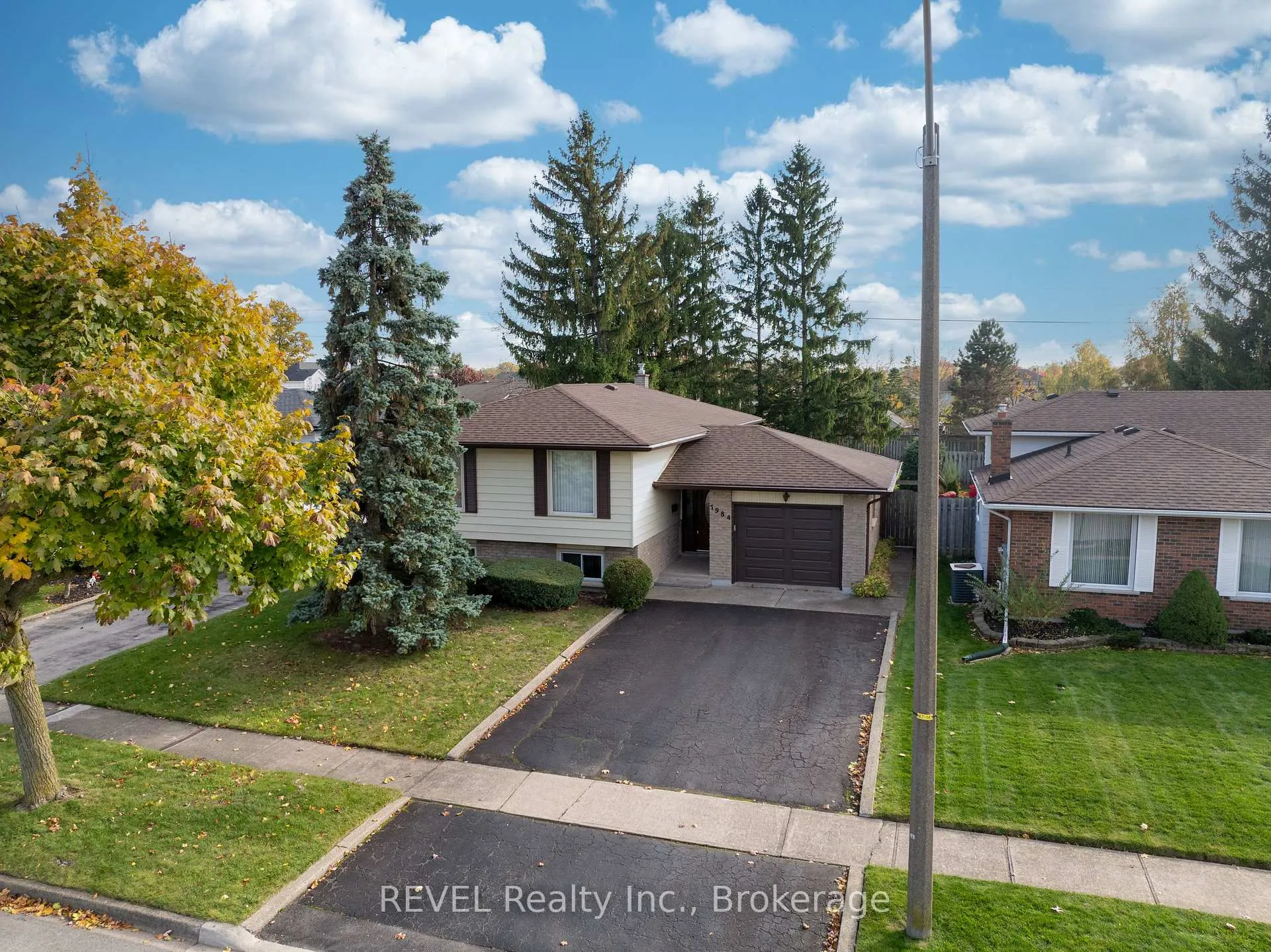 Photo 4 of 7984 Thorton Street, Niagara Falls, Ascot — HOMEH