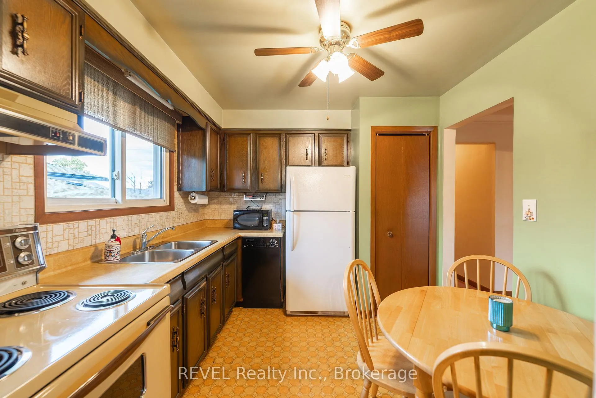 Photo 14 of 7984 Thorton Street, Niagara Falls, Ascot — HOMEH