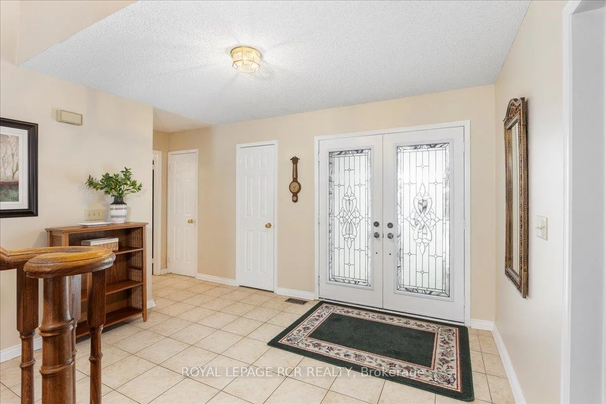 Photo 5 of 38 Chipperfield Crescent, Whitby, Pringle Creek — HOMEH