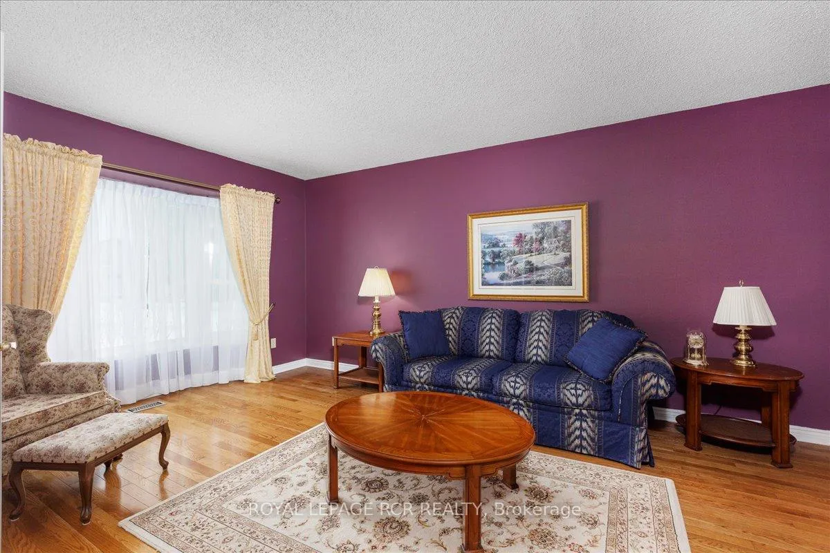 Photo 6 of 38 Chipperfield Crescent, Whitby, Pringle Creek — HOMEH