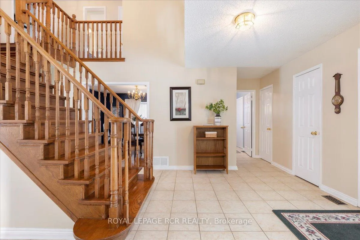 Photo 8 of 38 Chipperfield Crescent, Whitby, Pringle Creek — HOMEH