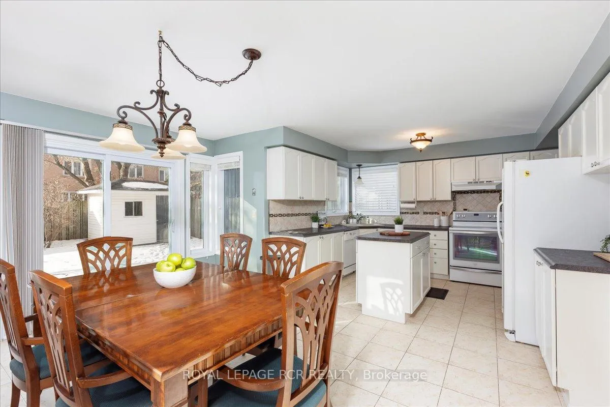 Photo 16 of 38 Chipperfield Crescent, Whitby, Pringle Creek — HOMEH