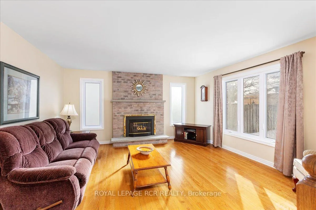 Photo 17 of 38 Chipperfield Crescent, Whitby, Pringle Creek — HOMEH