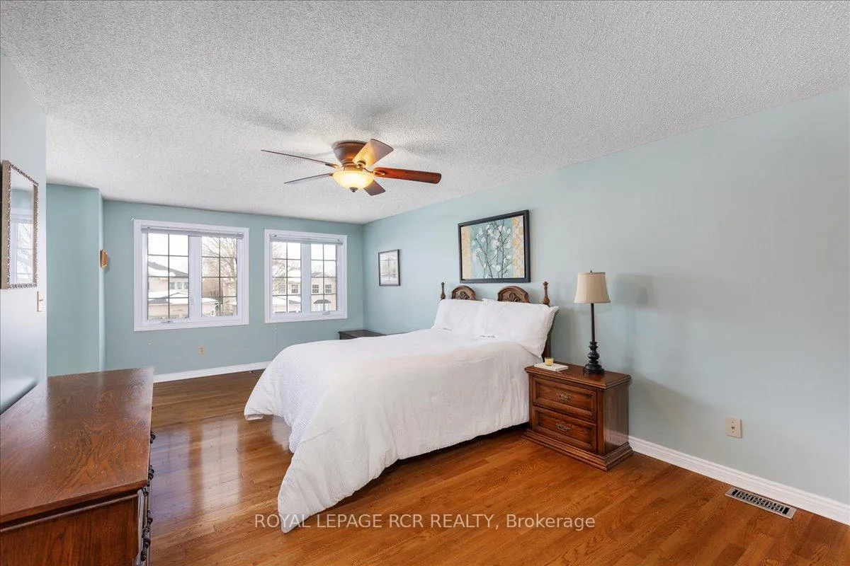 Photo 20 of 38 Chipperfield Crescent, Whitby, Pringle Creek — HOMEH