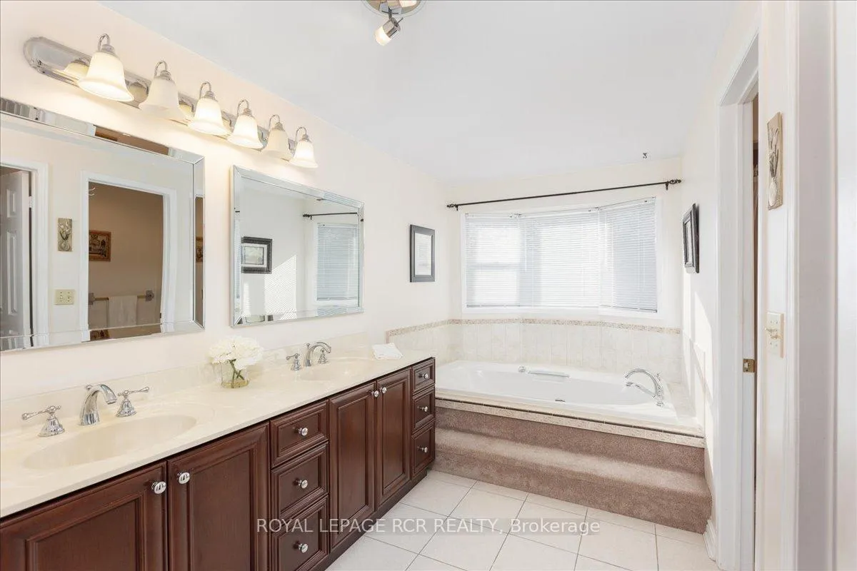 Photo 23 of 38 Chipperfield Crescent, Whitby, Pringle Creek — HOMEH