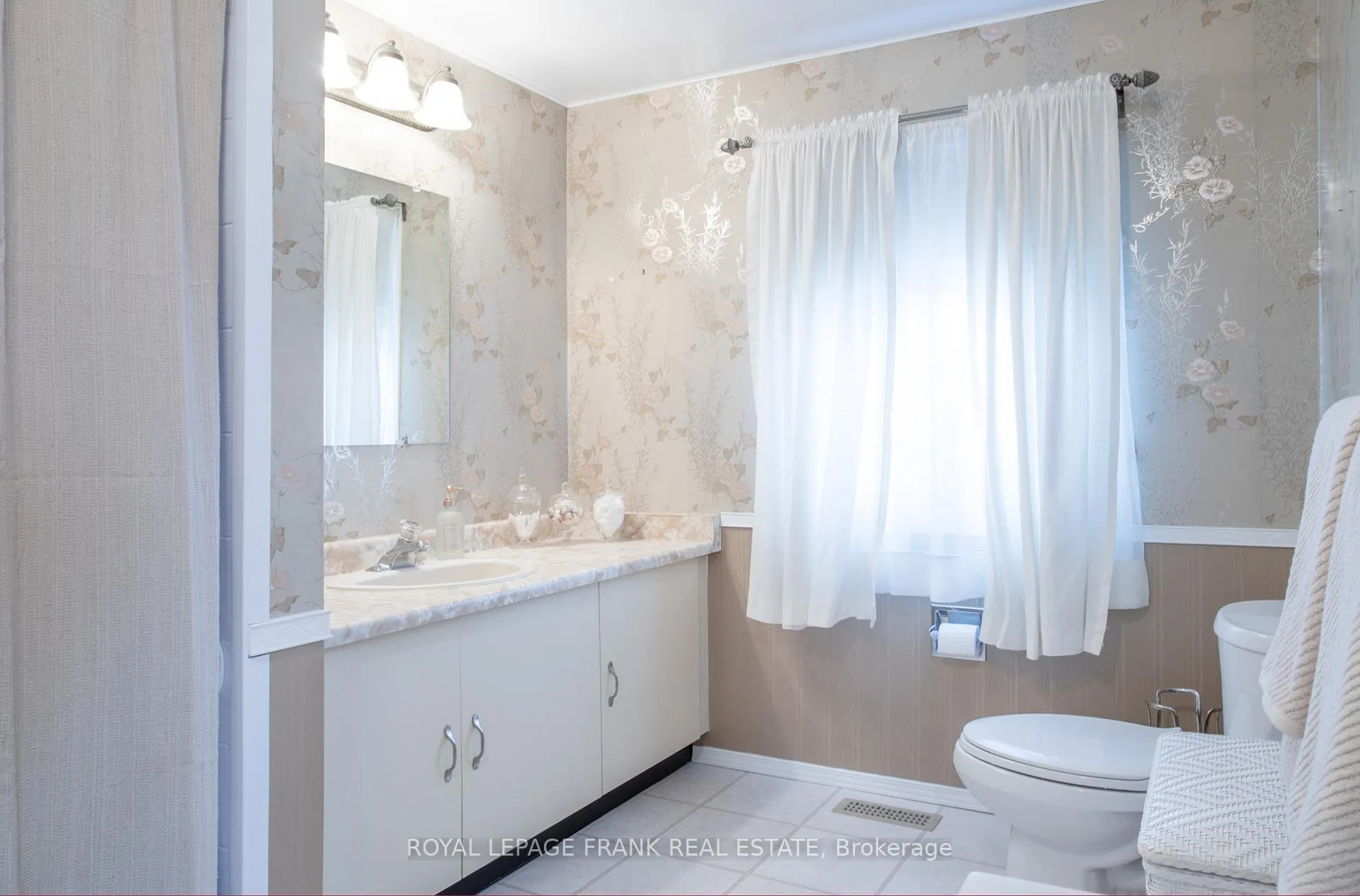 Photo 19 of 40 Longstaff Drive, Ajax, Central — HOMEH