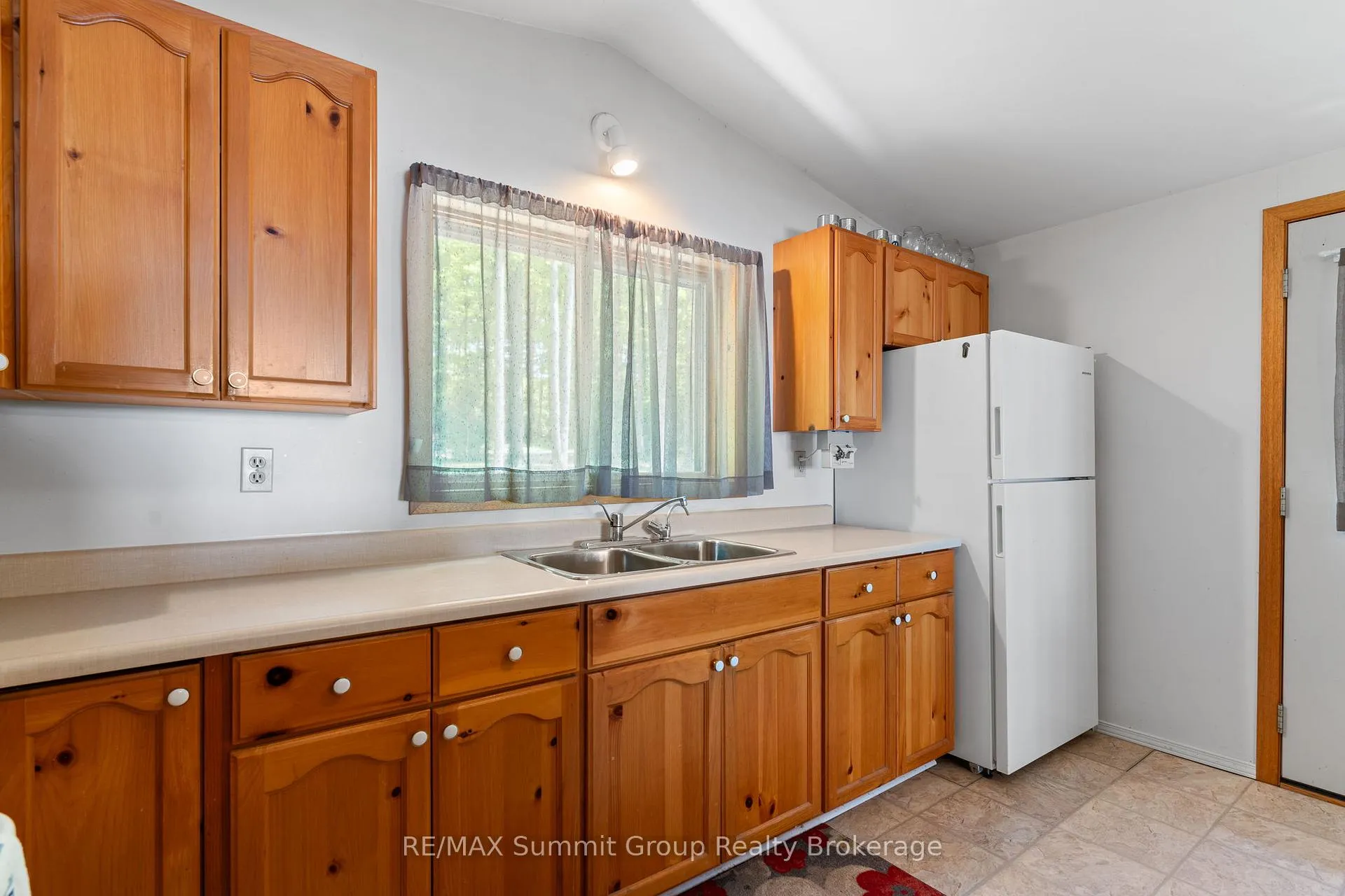 Photo 8 of 182 Lakeshore Boulevard, Grey Highlands — HOMEH