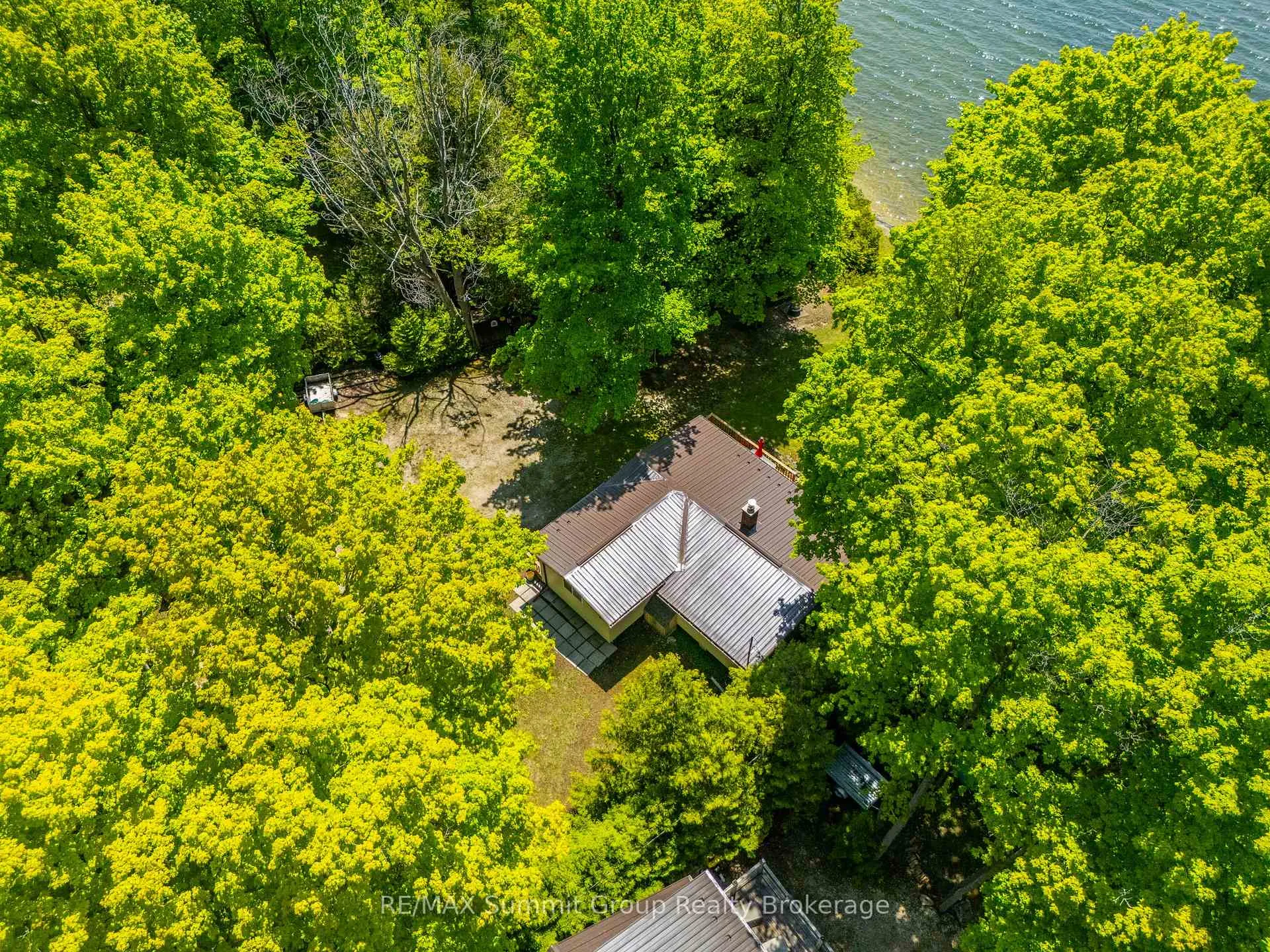 Photo 33 of 182 Lakeshore Boulevard, Grey Highlands — HOMEH