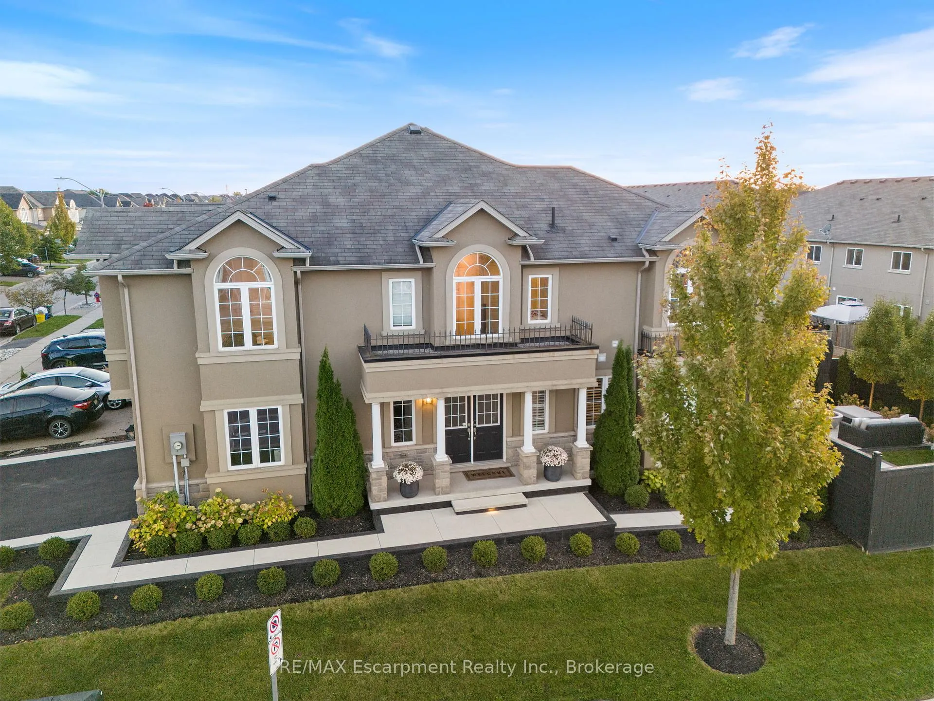 Photo 2 of 160 Penny Lane, Hamilton, Stoney Creek Mountain — HOMEH