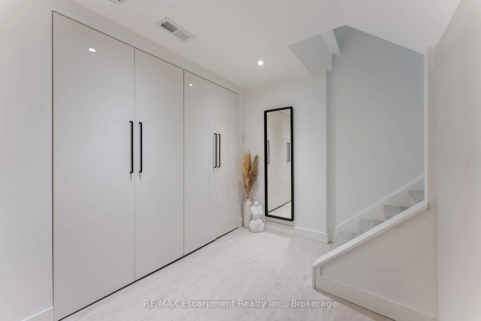 Photo 24 of 160 Penny Lane, Hamilton, Stoney Creek Mountain — HOMEH