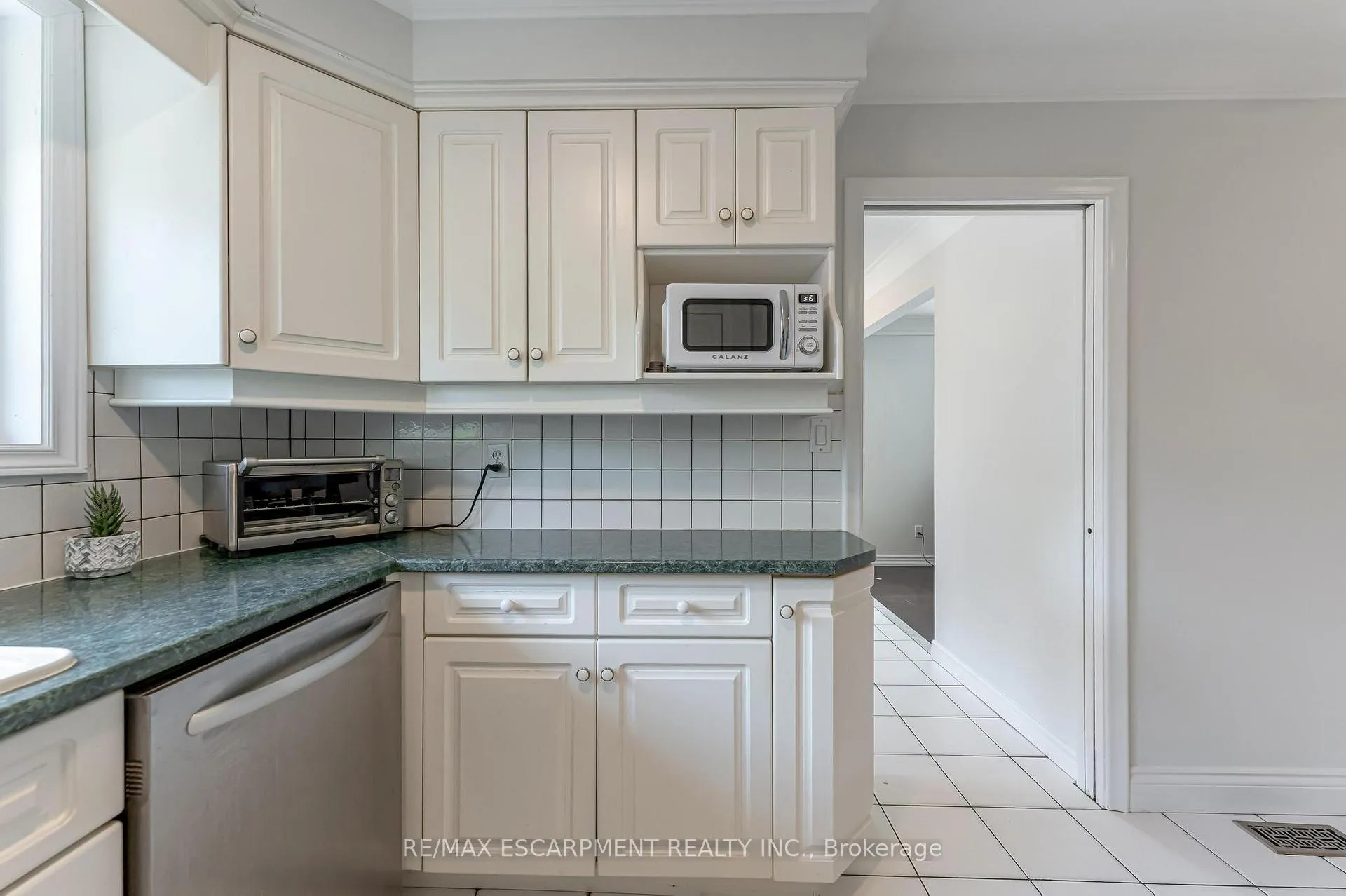 Photo 12 of 63 West 25th Street, Hamilton, Westcliffe — HOMEH